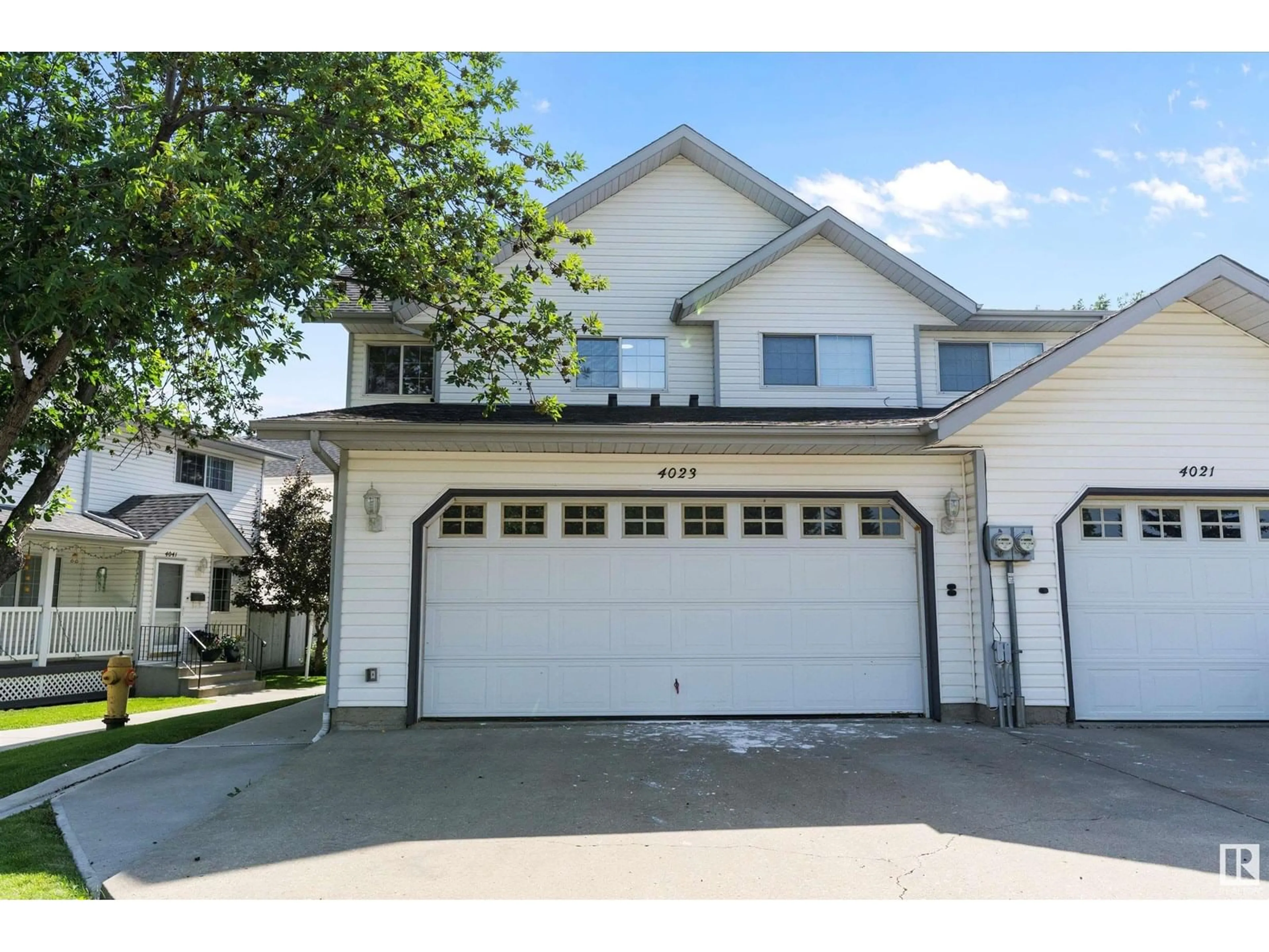 Indoor garage for 4023 38 ST, Edmonton Alberta T6L6W8