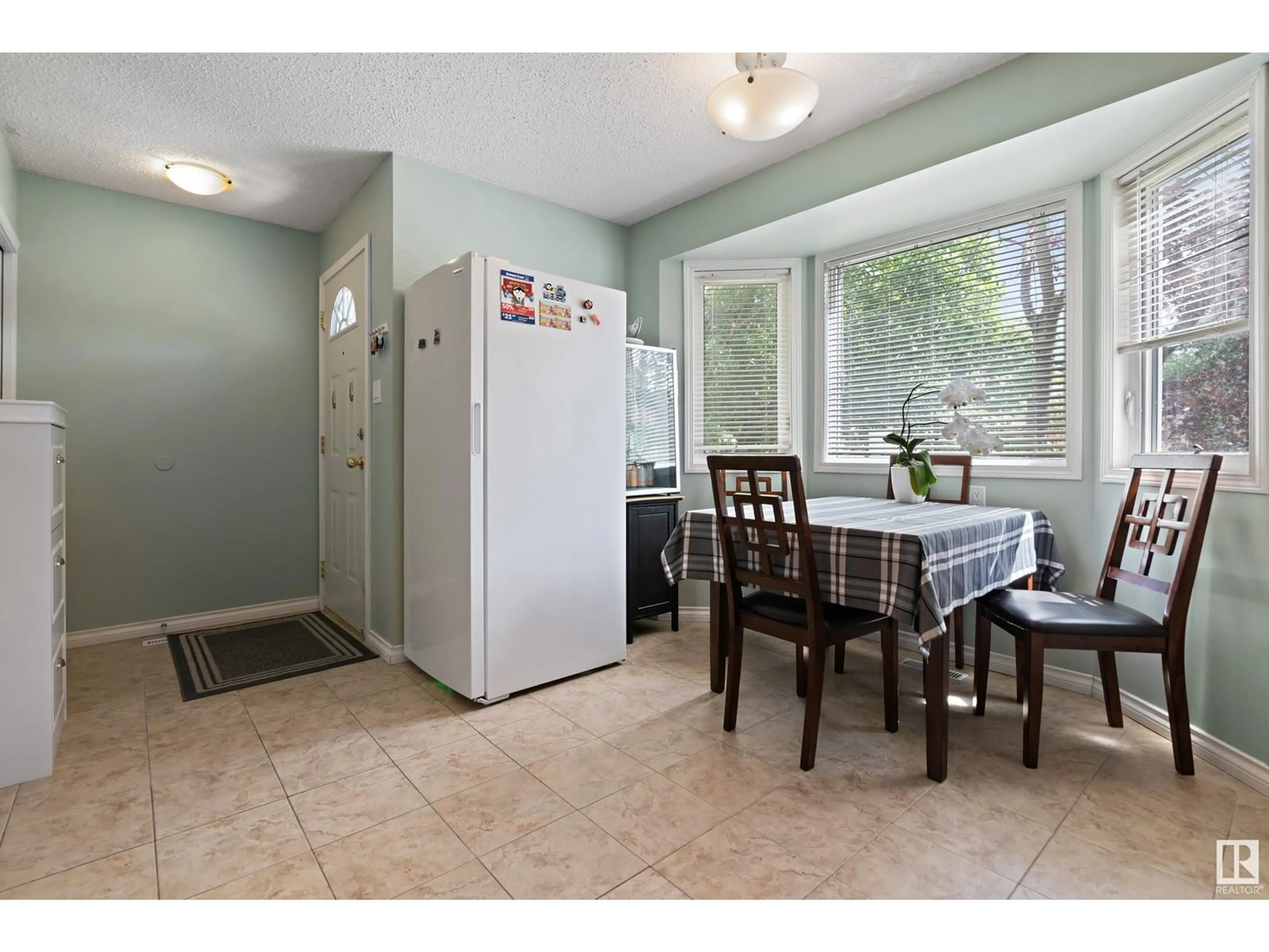 Standard kitchen, ceramic/tile floor for 6163 38 AV, Edmonton Alberta T6L3Z5