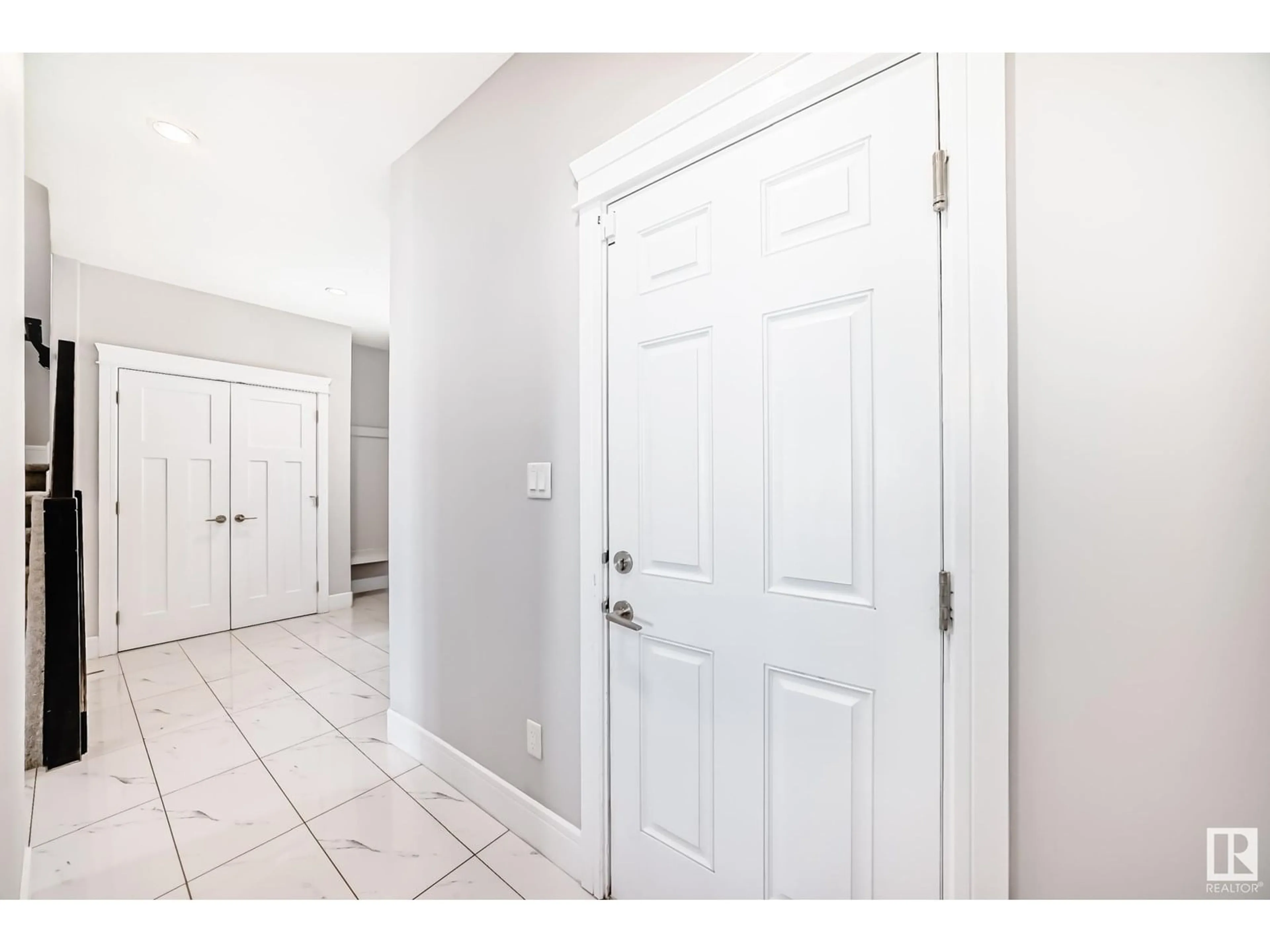 Indoor entryway for 8579 CUSHING PL, Edmonton Alberta T6W3R4