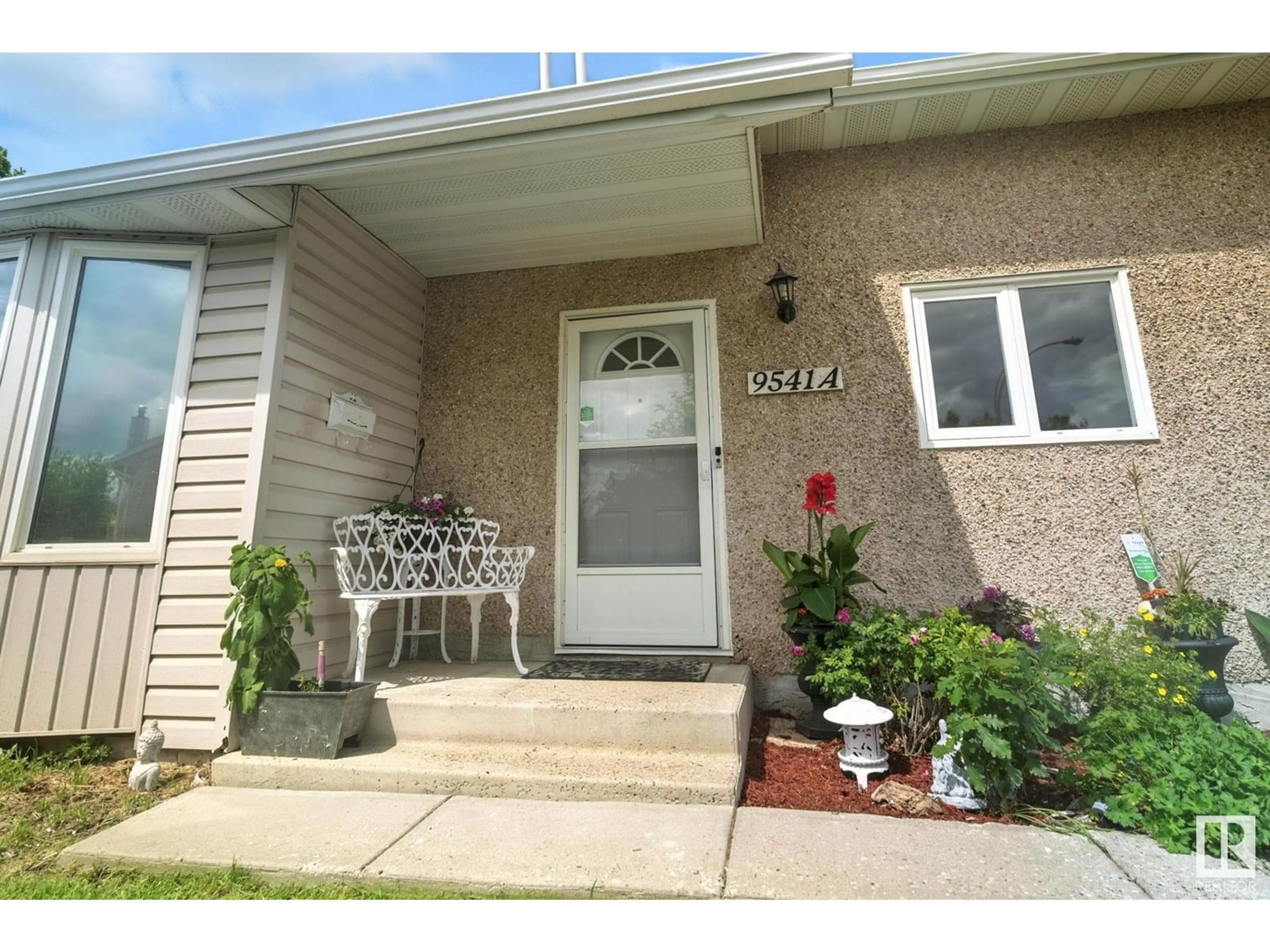 Indoor entryway for NW - 9541 A 180 ST, Edmonton Alberta T5T2Z4