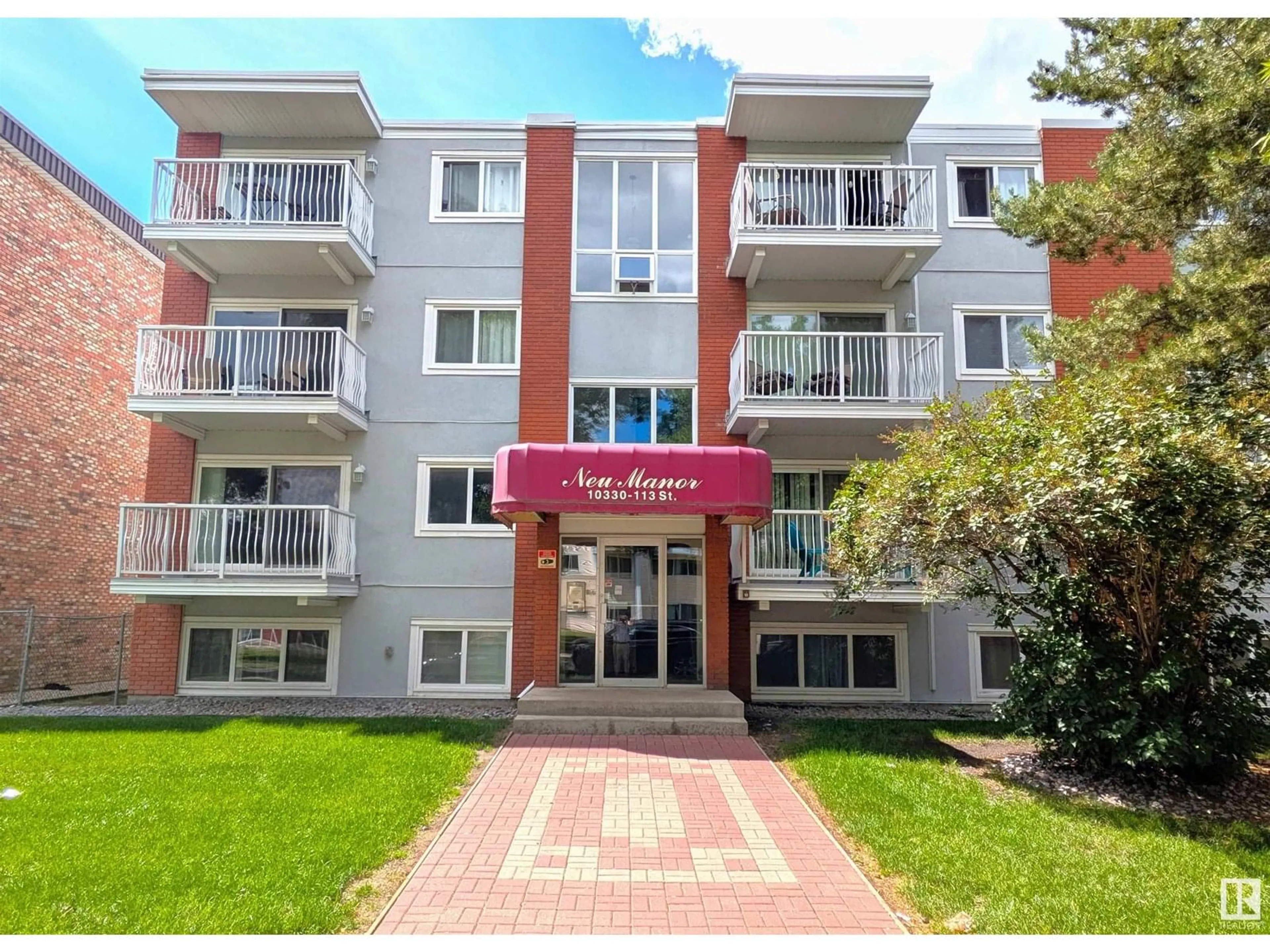 Indoor foyer for #304 - 10330 113 ST, Edmonton Alberta T5K1P6