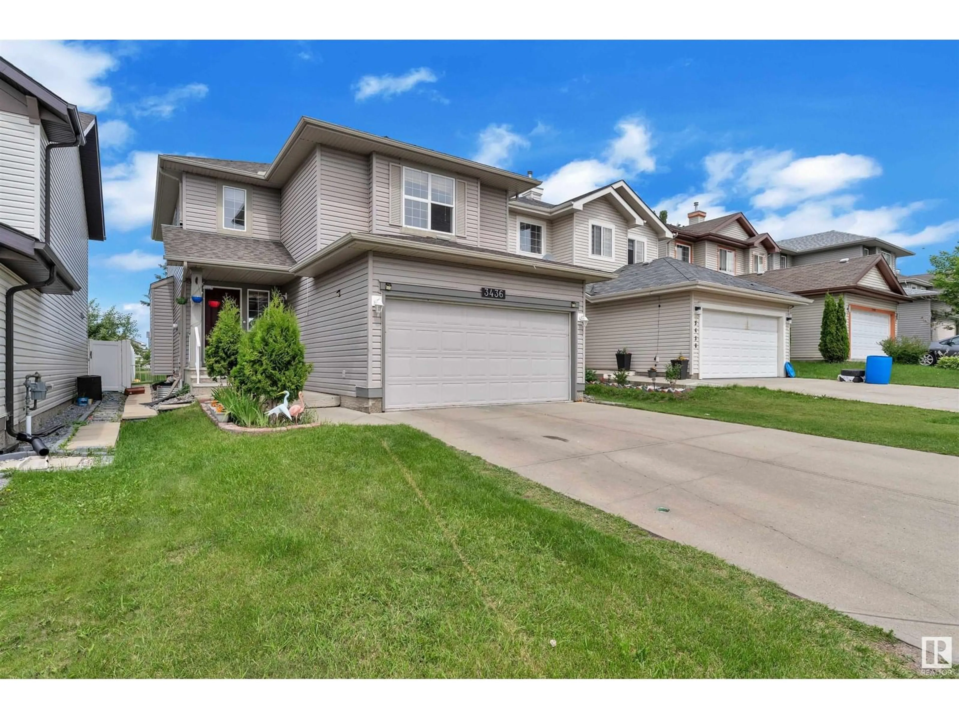A pic from outside/outdoor area/front of a property/back of a property/a pic from drone, street for 3436 28 ST, Edmonton Alberta T6T1T8