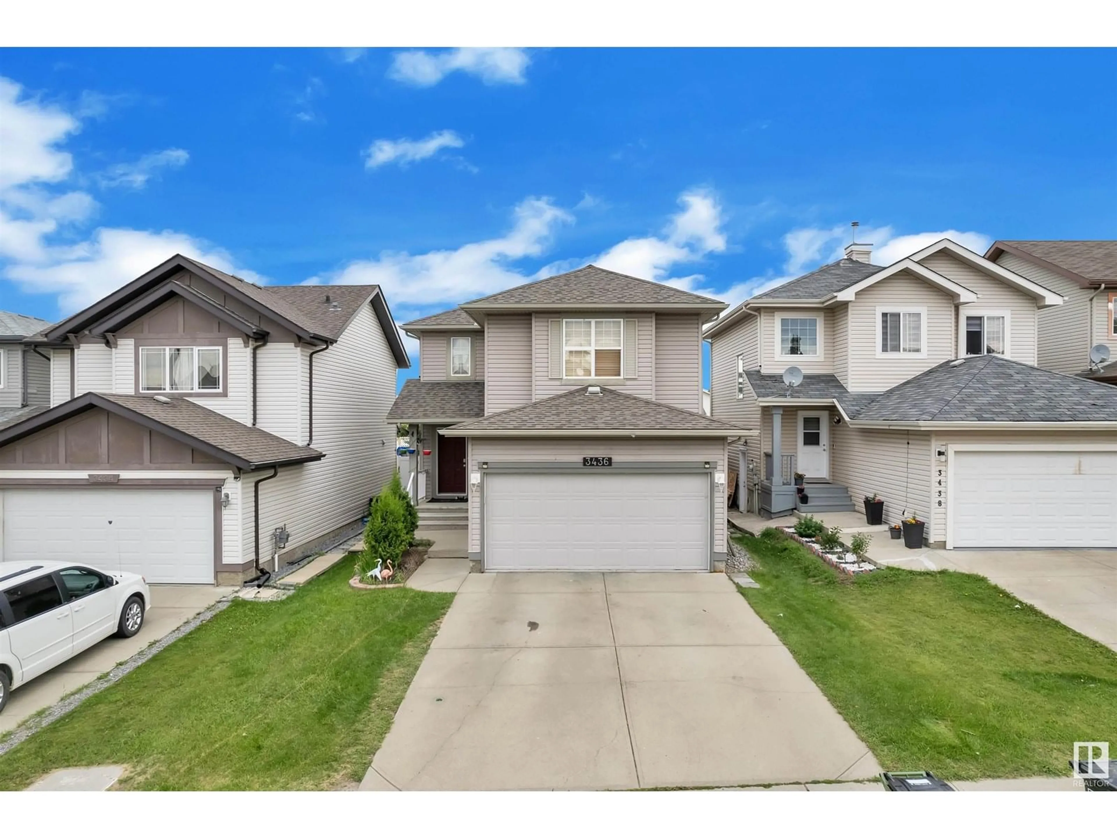 A pic from outside/outdoor area/front of a property/back of a property/a pic from drone, street for 3436 28 ST, Edmonton Alberta T6T1T8