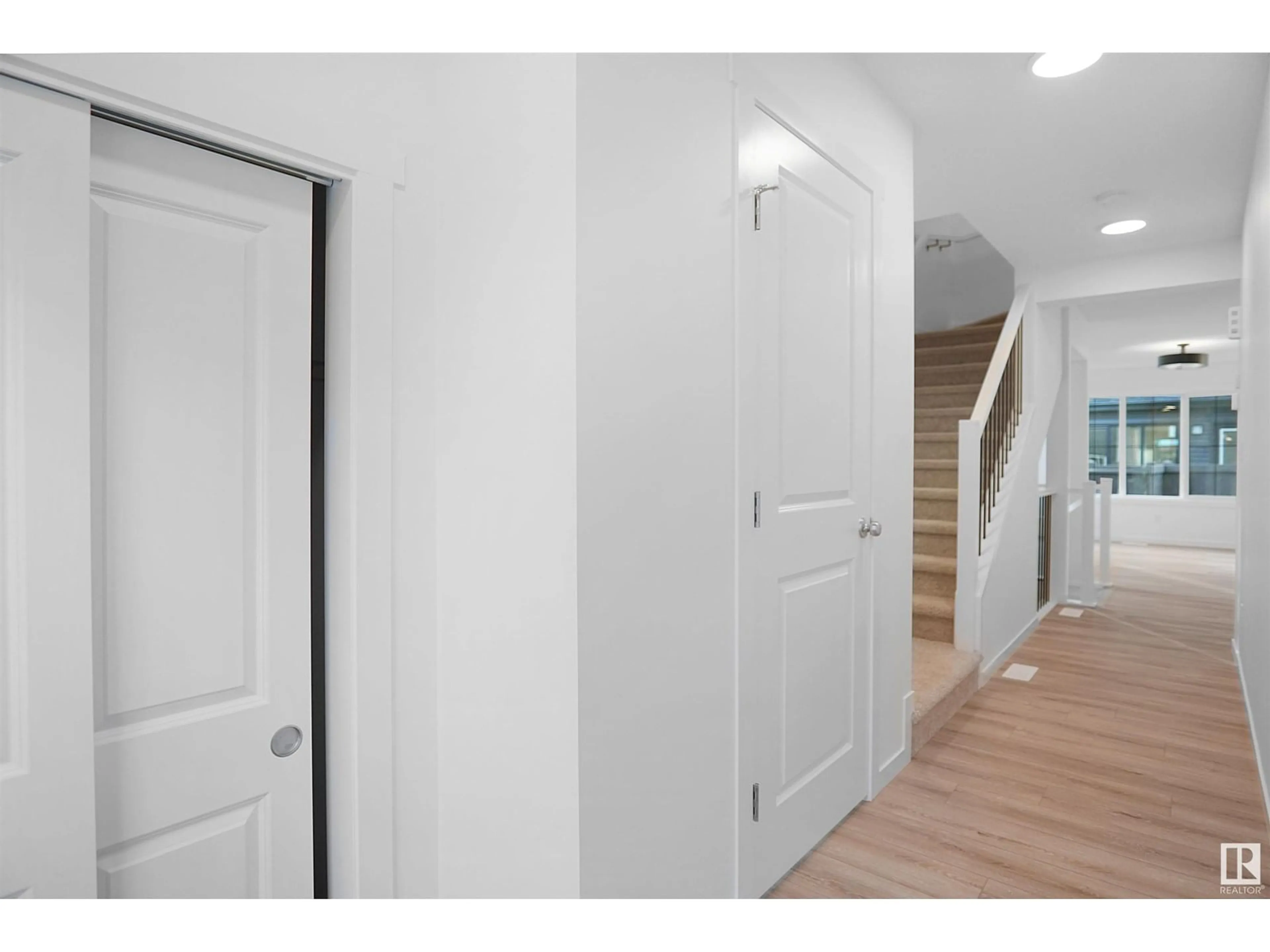 Indoor entryway for 19904 - 51 31 AV, Edmonton Alberta T6M3B9