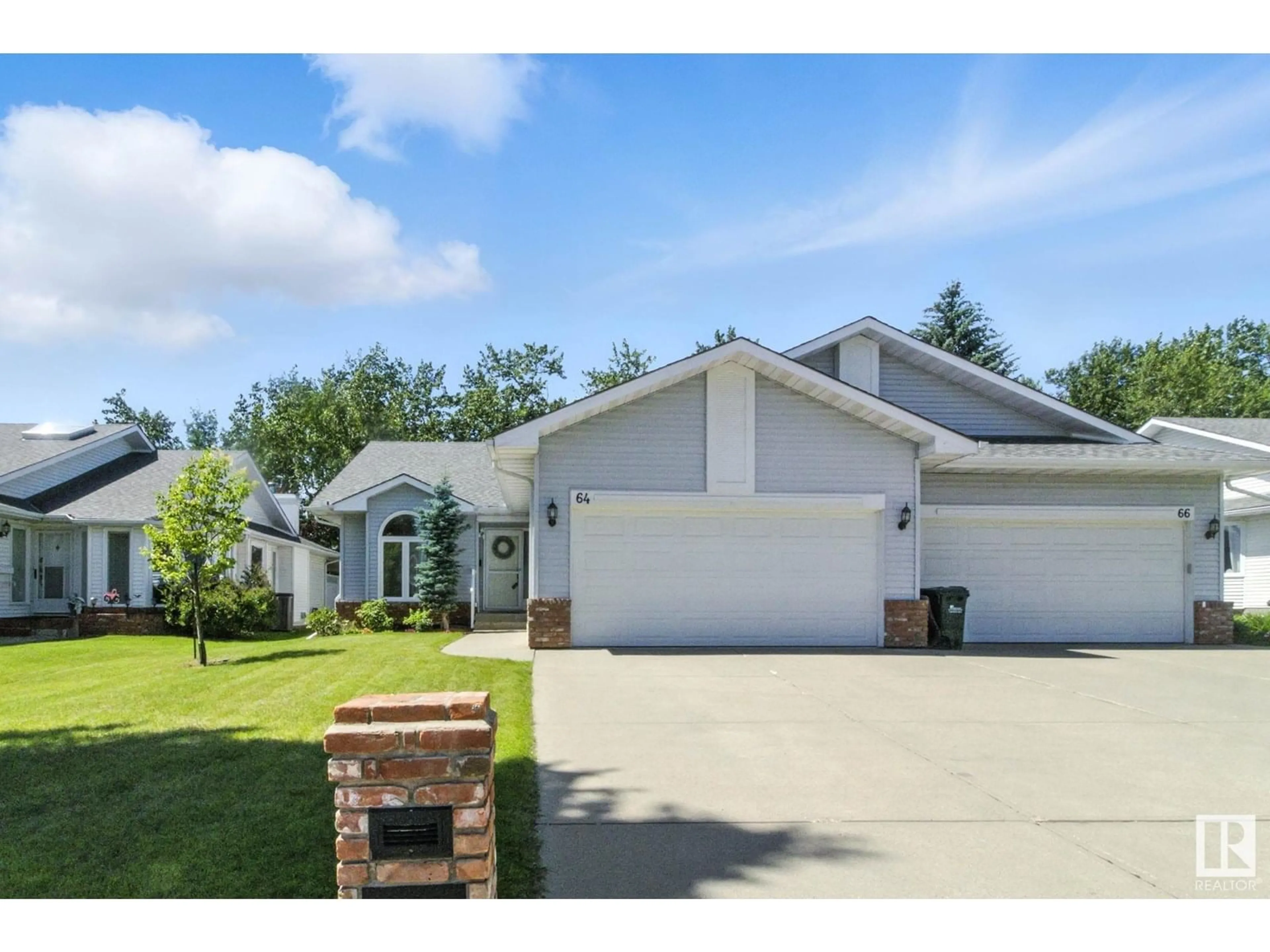 Home with vinyl exterior material, street for 64 GLENCOE PL, Sherwood Park Alberta T8A5L2