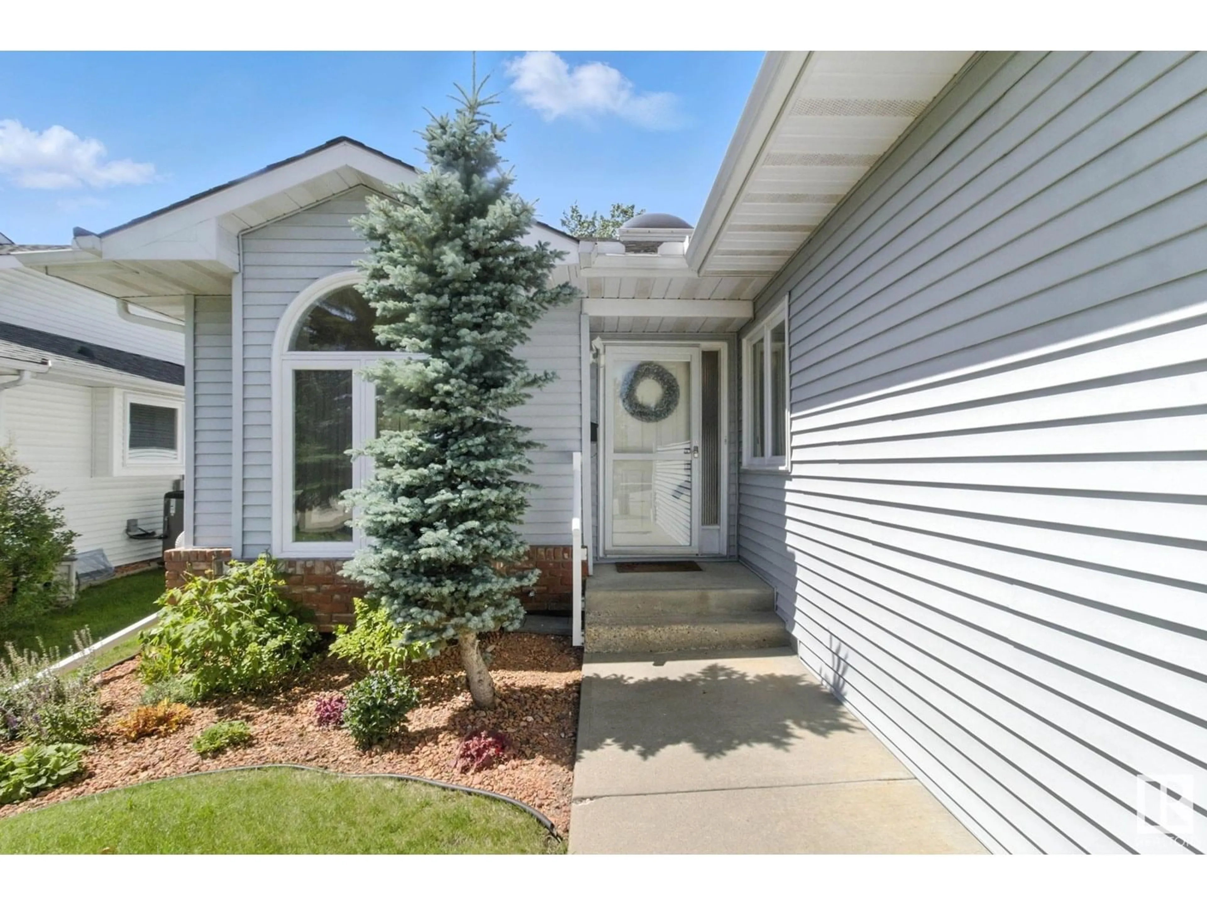 Home with vinyl exterior material, street for 64 GLENCOE PL, Sherwood Park Alberta T8A5L2