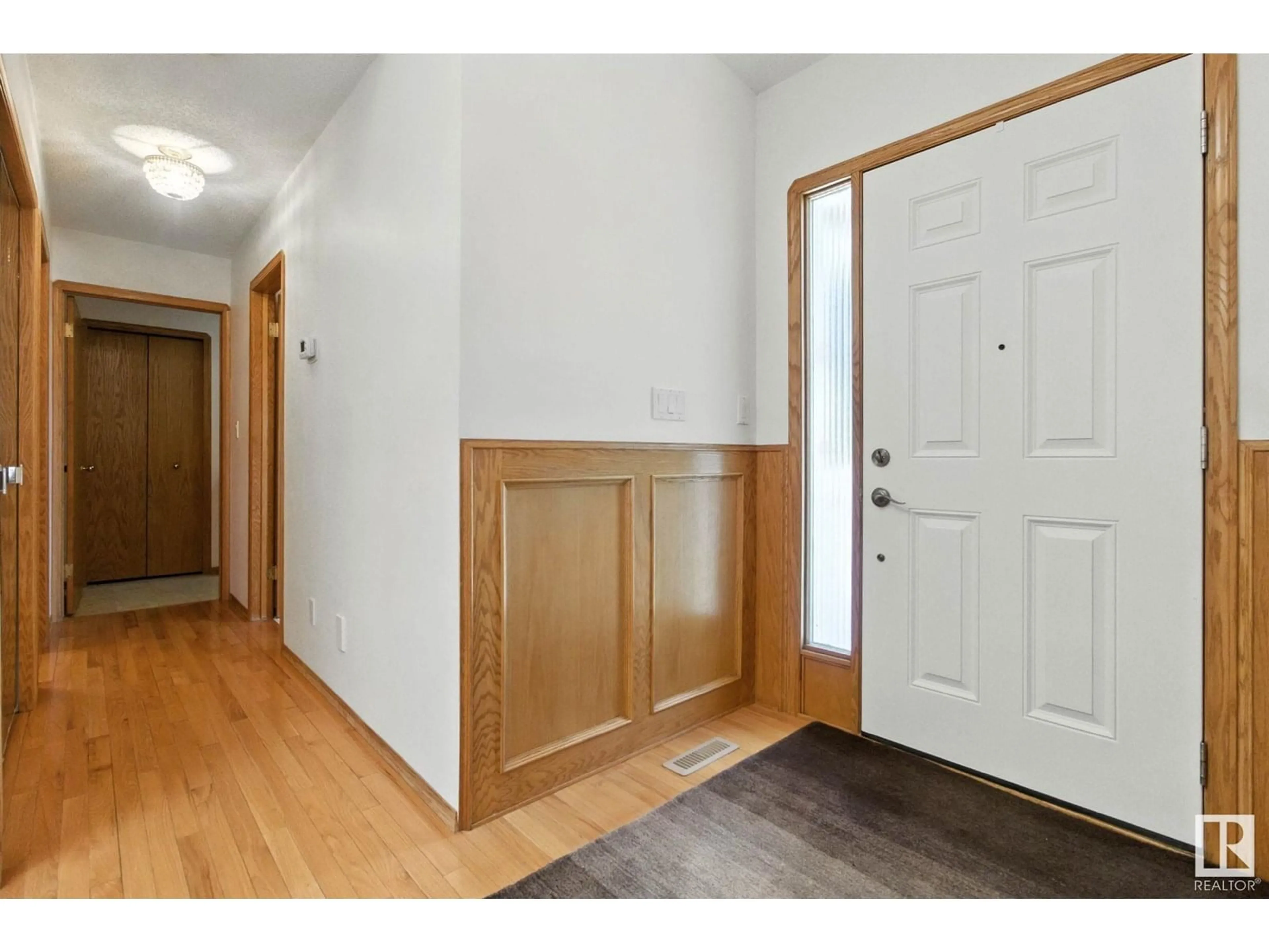 Indoor entryway for 64 GLENCOE PL, Sherwood Park Alberta T8A5L2