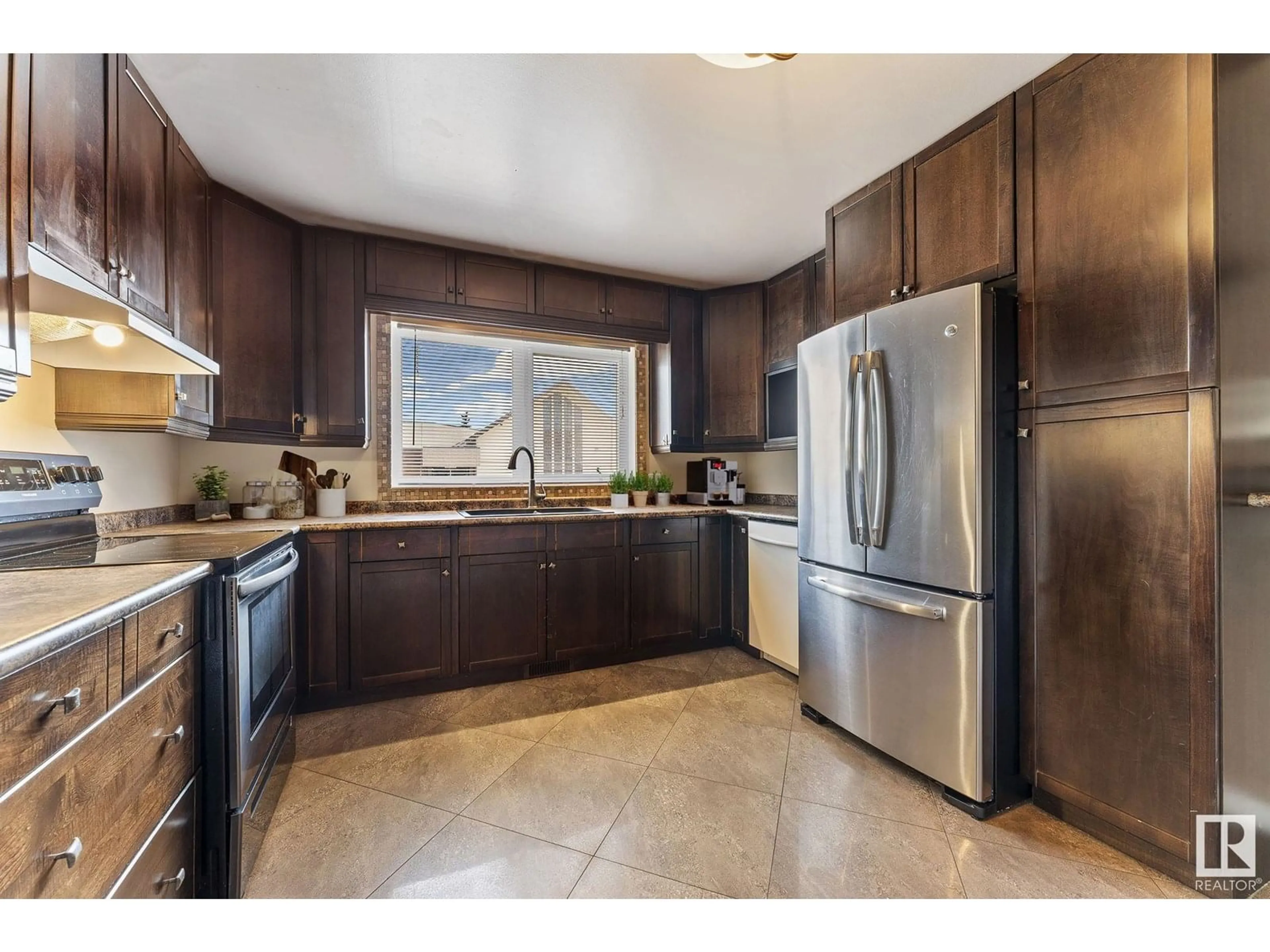 Unknown for 13220 95 ST, Edmonton Alberta T5E3Y4