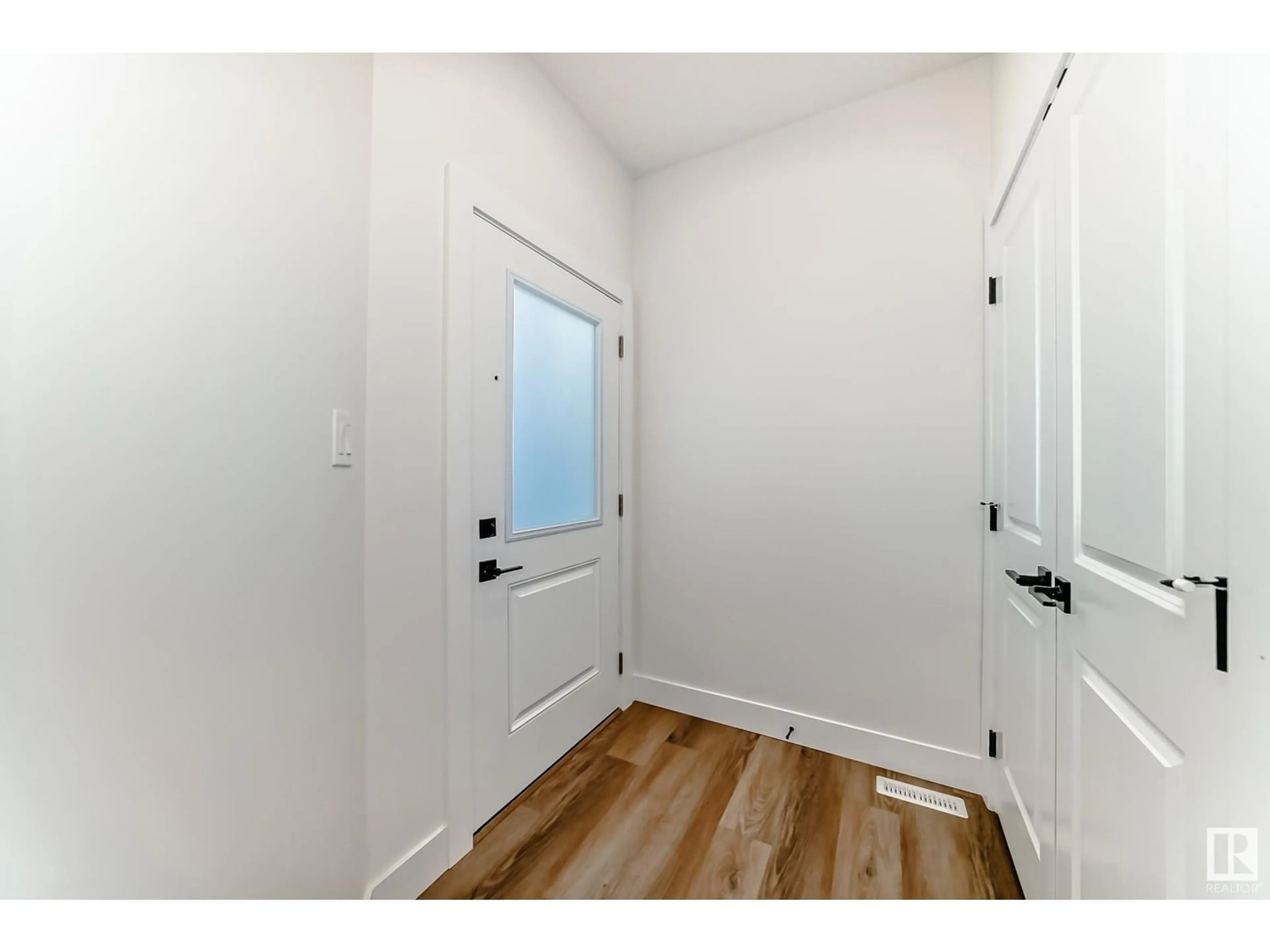 Indoor entryway for 325 BLUFF CV, Leduc Alberta T9E1R5