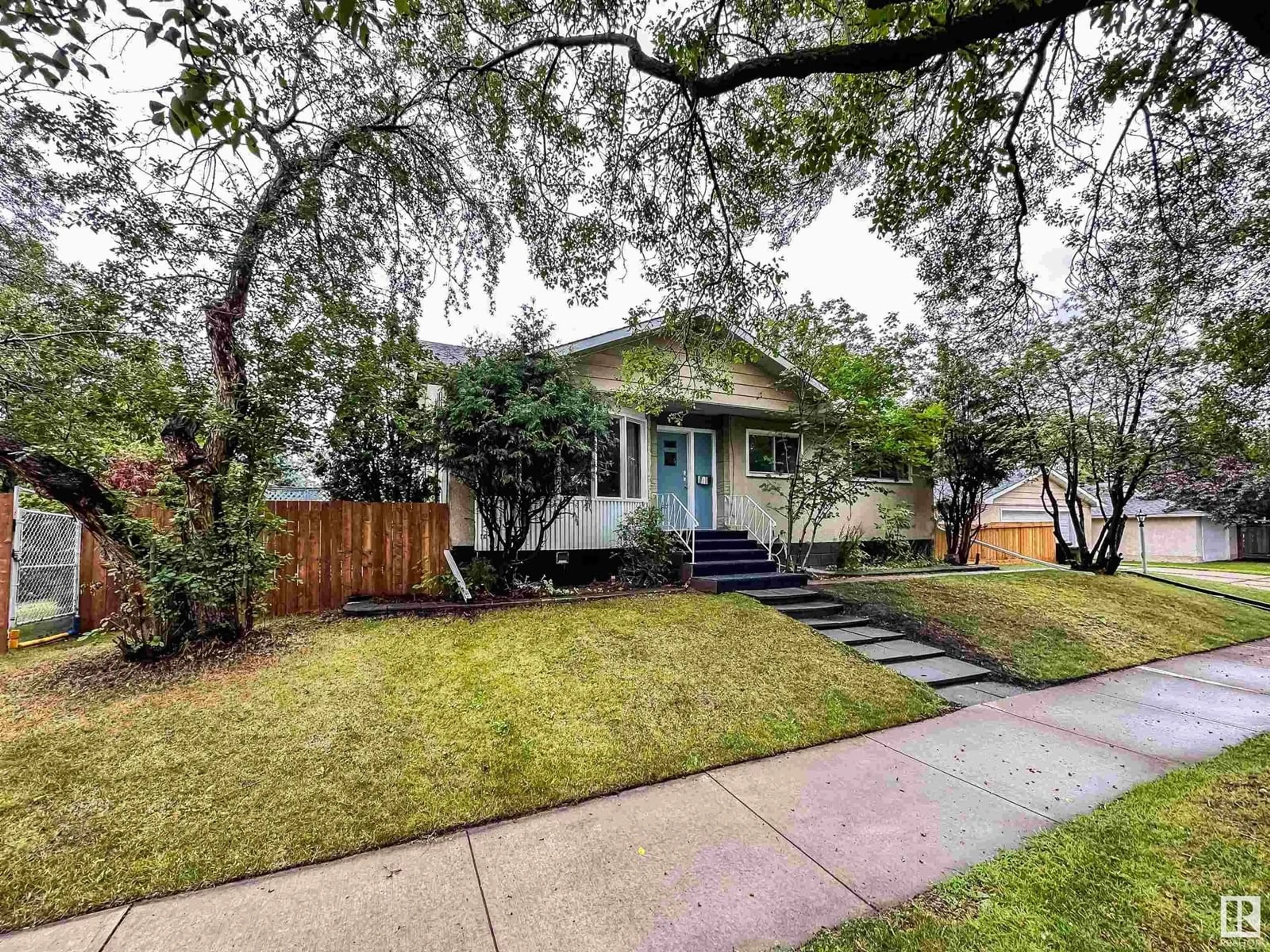Unknown for 10859 147 ST, Edmonton Alberta T5N3E1