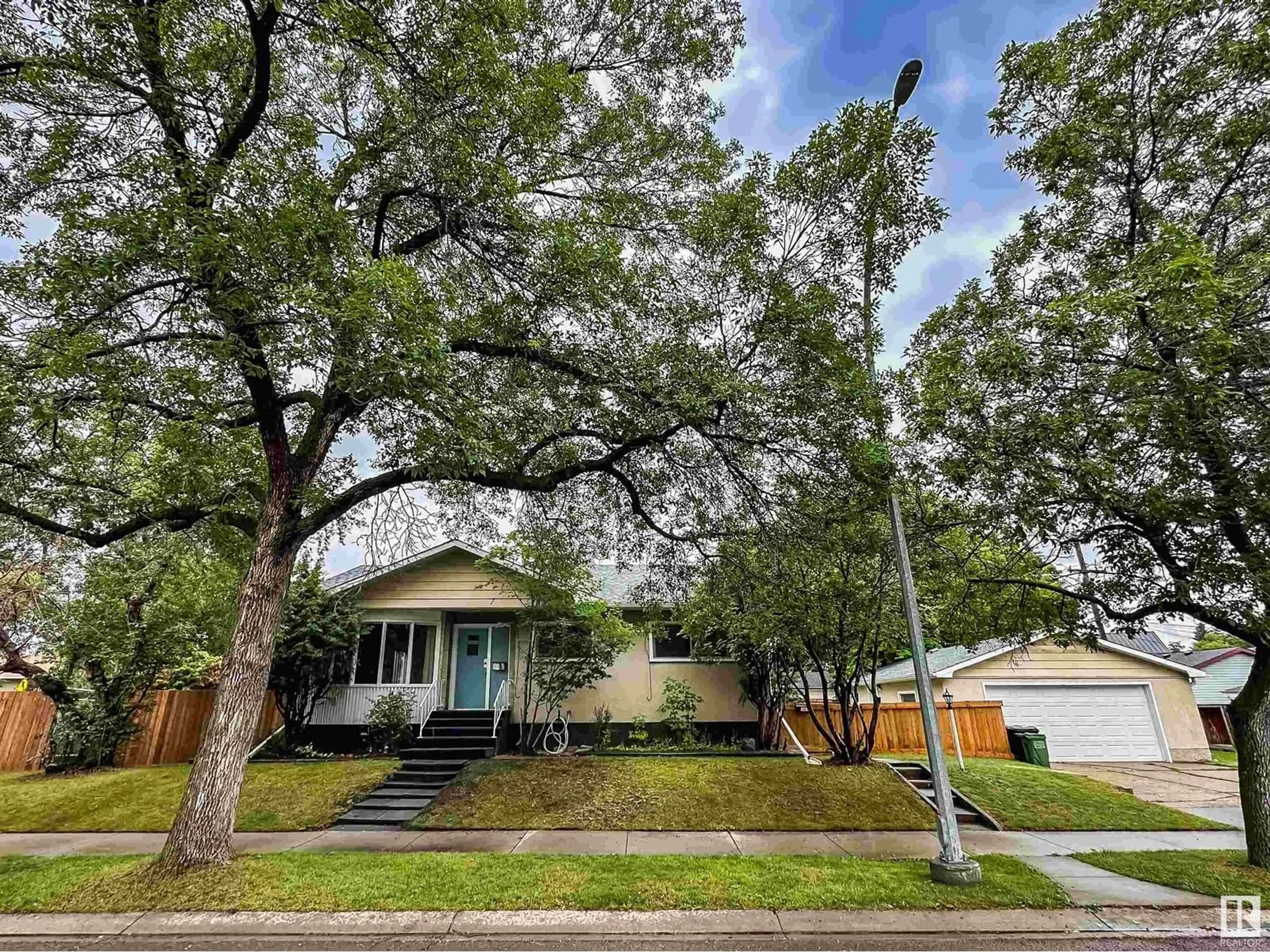 A pic from outside/outdoor area/front of a property/back of a property/a pic from drone, street for 10859 147 ST, Edmonton Alberta T5N3E1