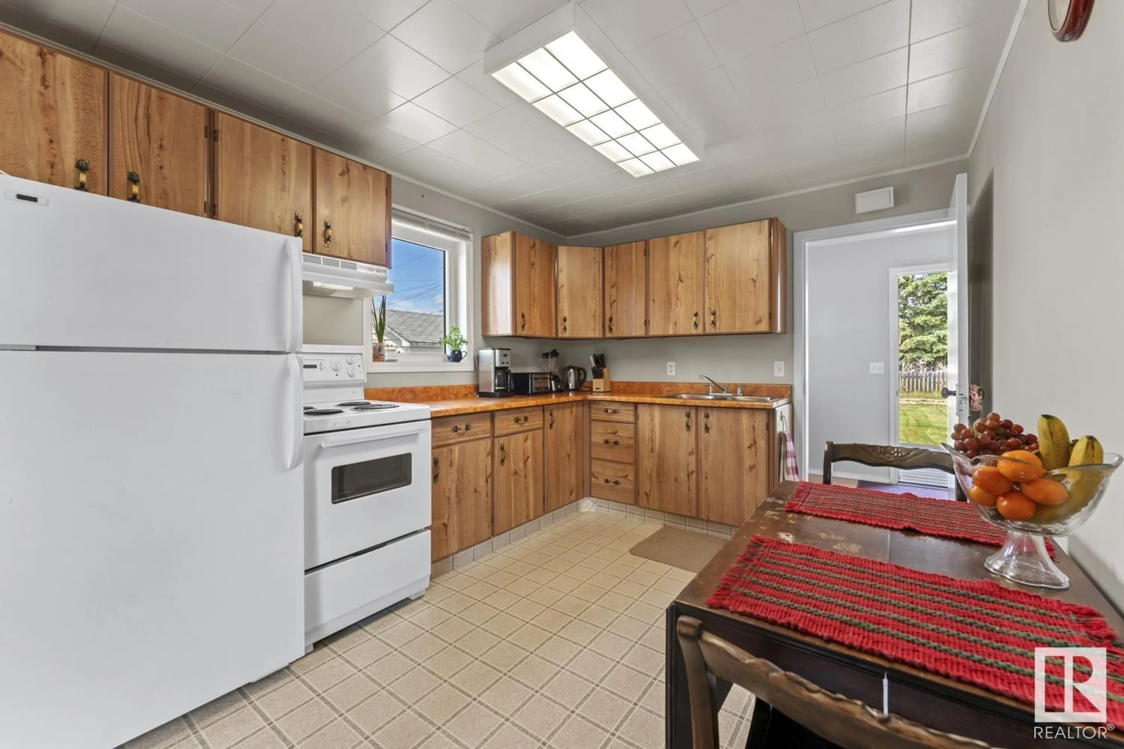 Standard kitchen, ceramic/tile floor for 6006 50 AV, Cold Lake Alberta T9M1P1