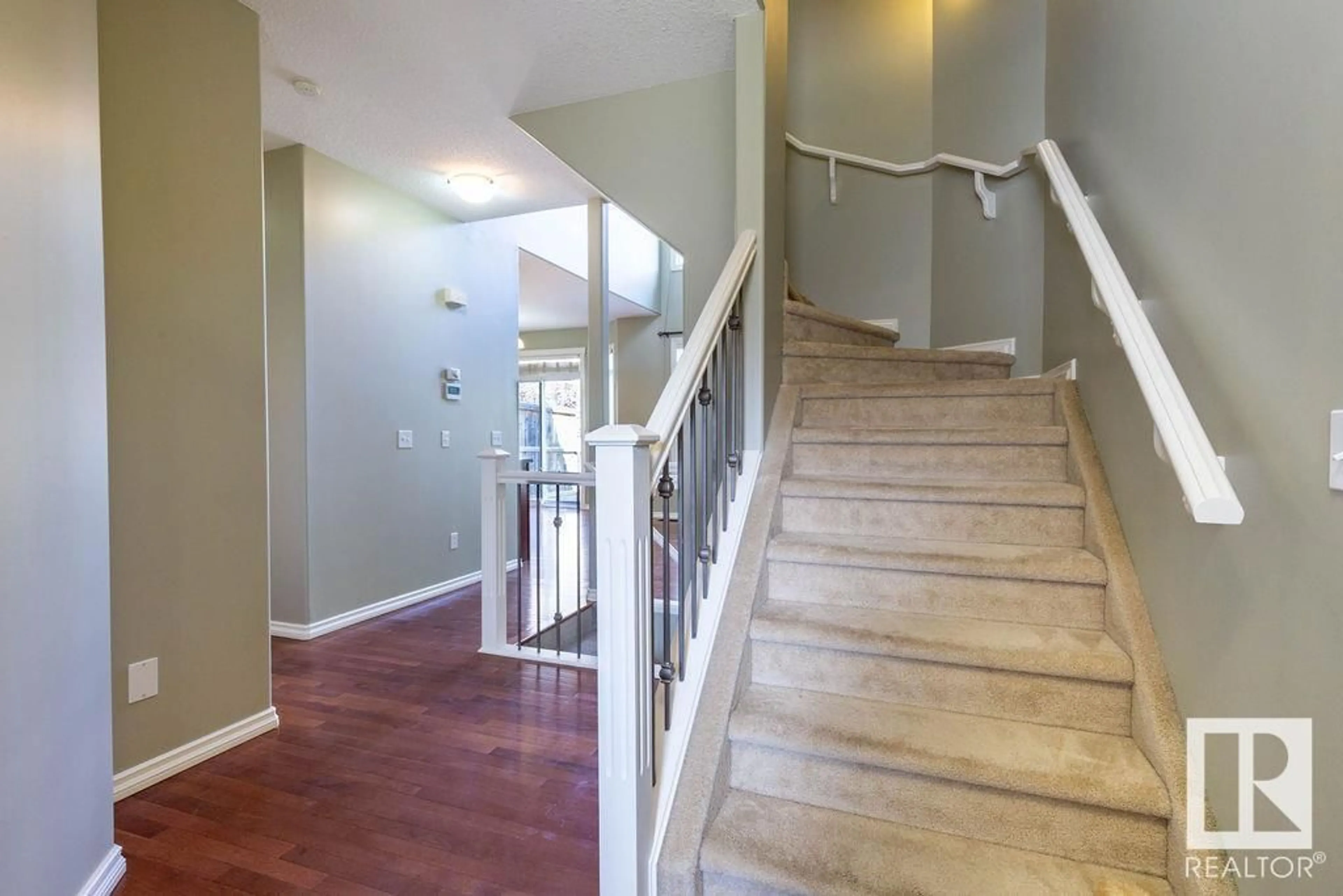 Indoor foyer for SW - 11546 11 AV, Edmonton Alberta T6W1W8