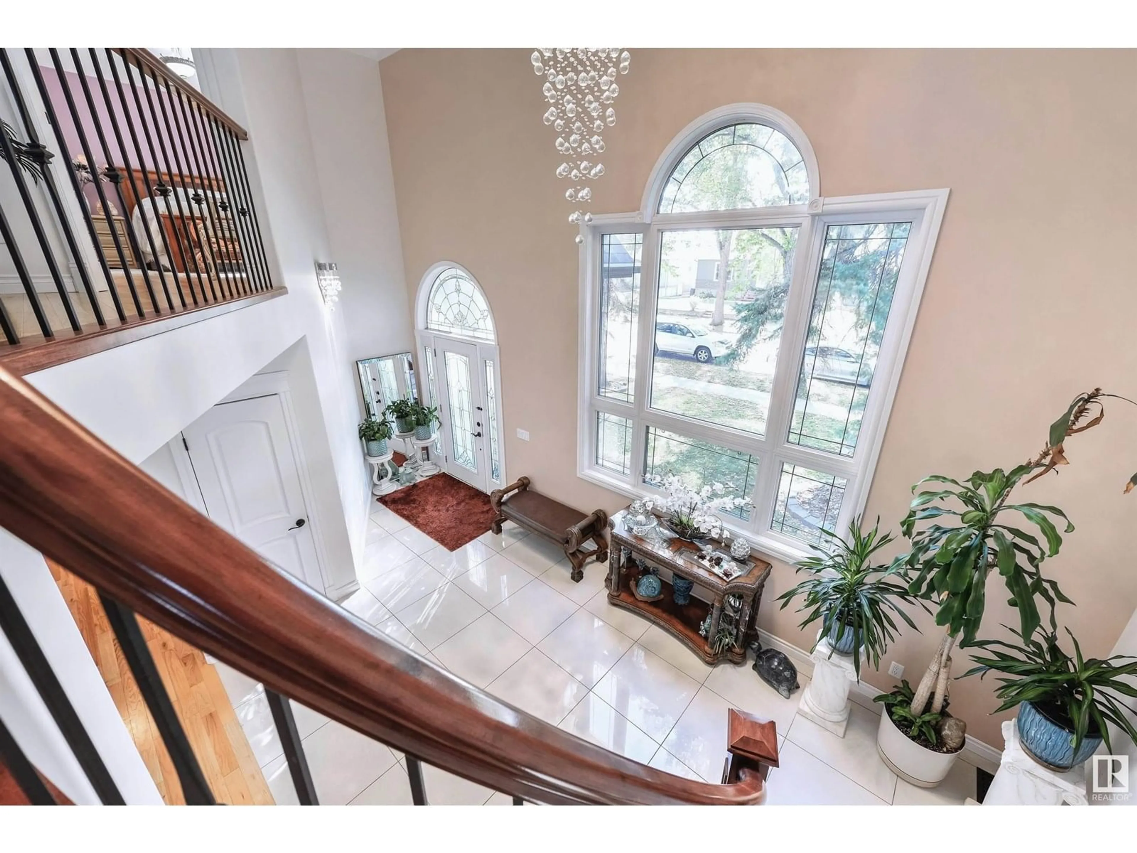 Indoor foyer for 9720 65 AV, Edmonton Alberta T6E0K6