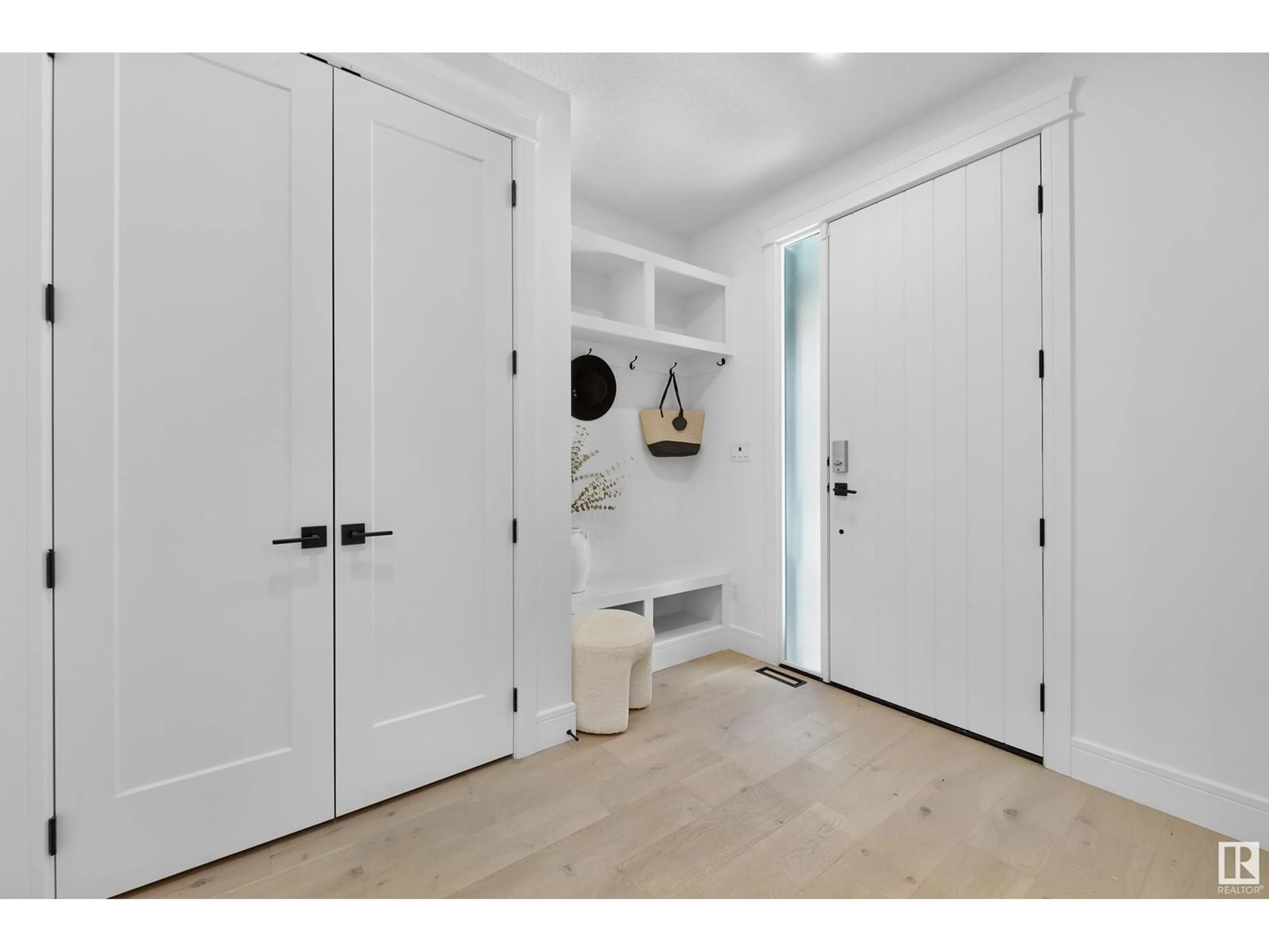 Indoor entryway for 8454 117 ST NW, Edmonton Alberta T6G1R4