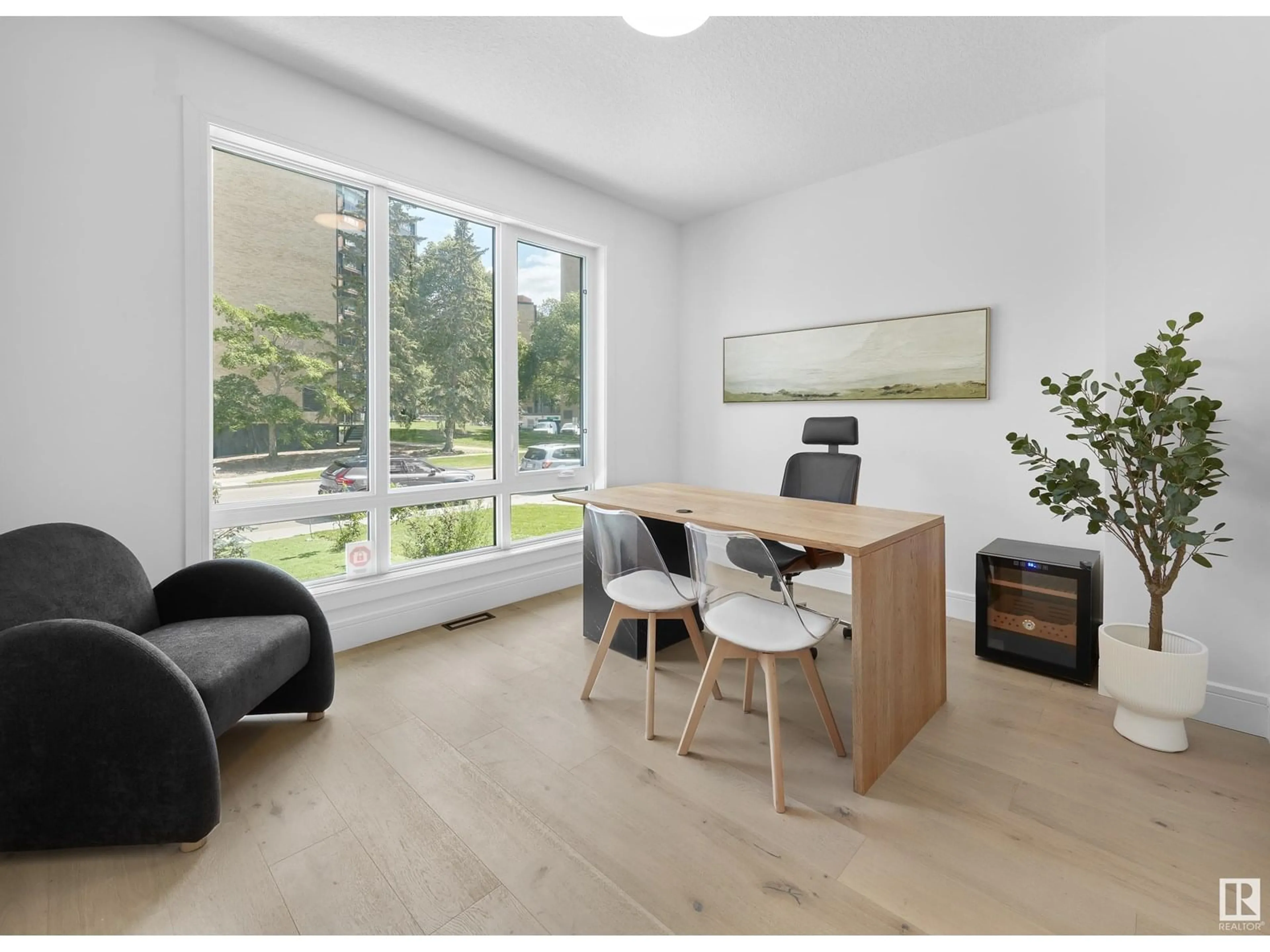 A pic of a room for 8454 117 ST NW, Edmonton Alberta T6G1R4