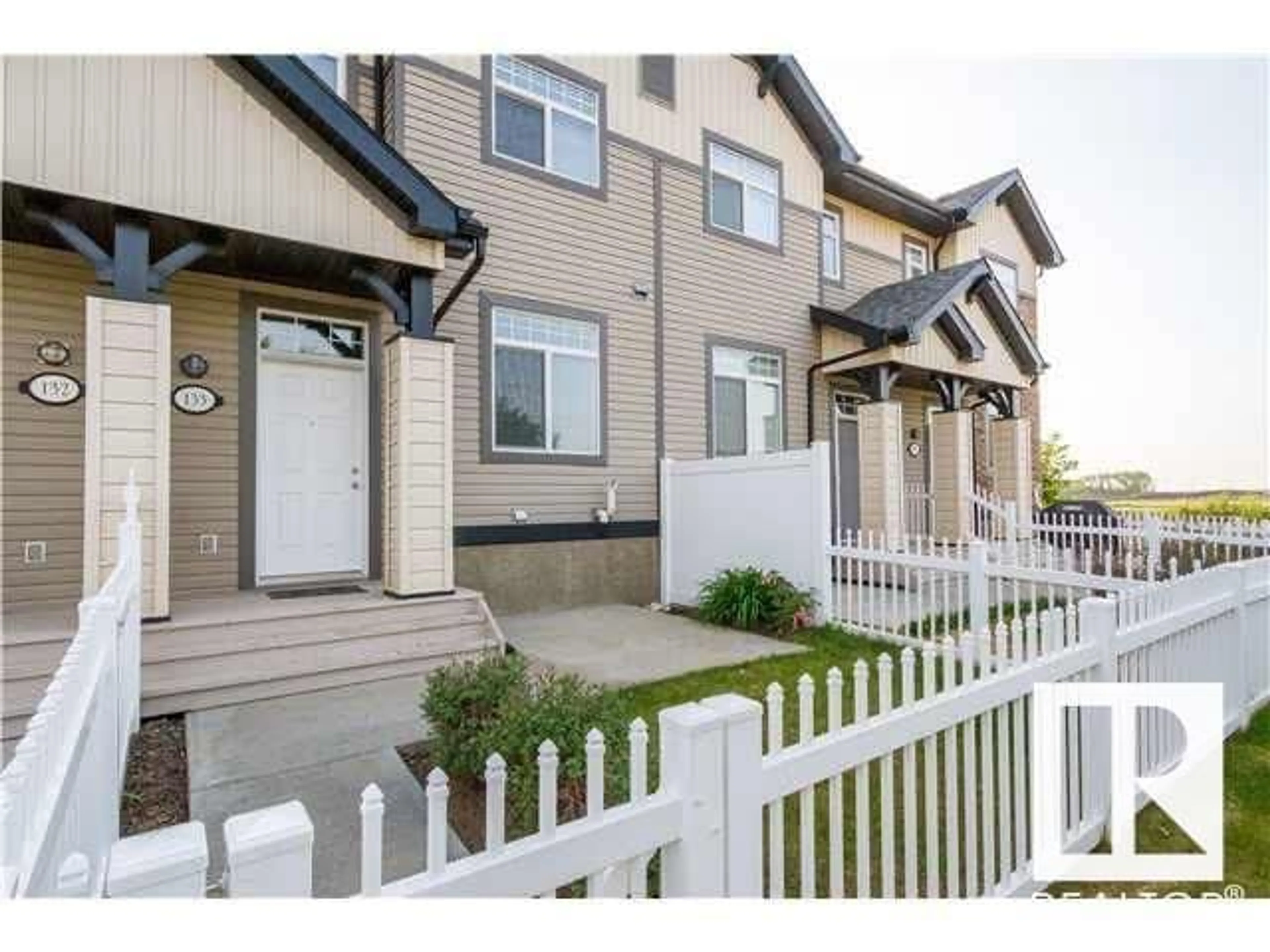 Home with vinyl exterior material, street for 465 - 133 HEMINGWAY RD, Edmonton Alberta T6M0J7