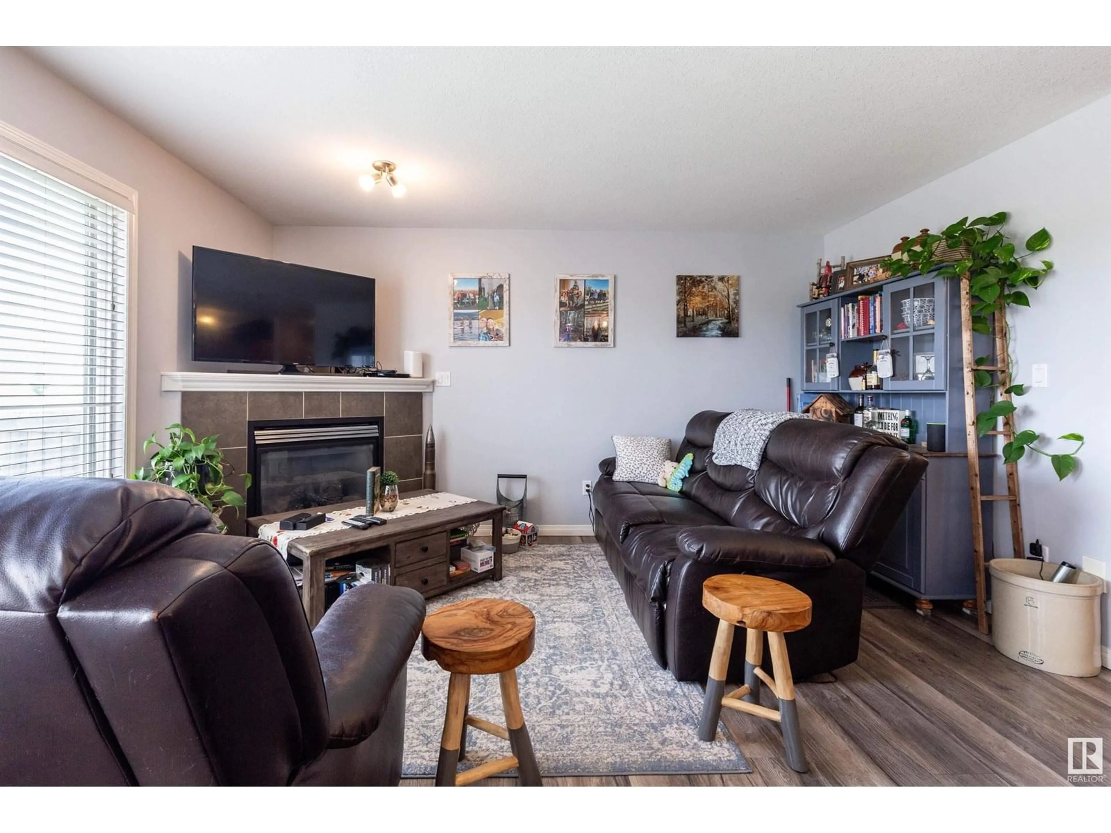 Living room with furniture, wood/laminate floor for 103 GRAYWOOD ME, Stony Plain Alberta T7Z0C2