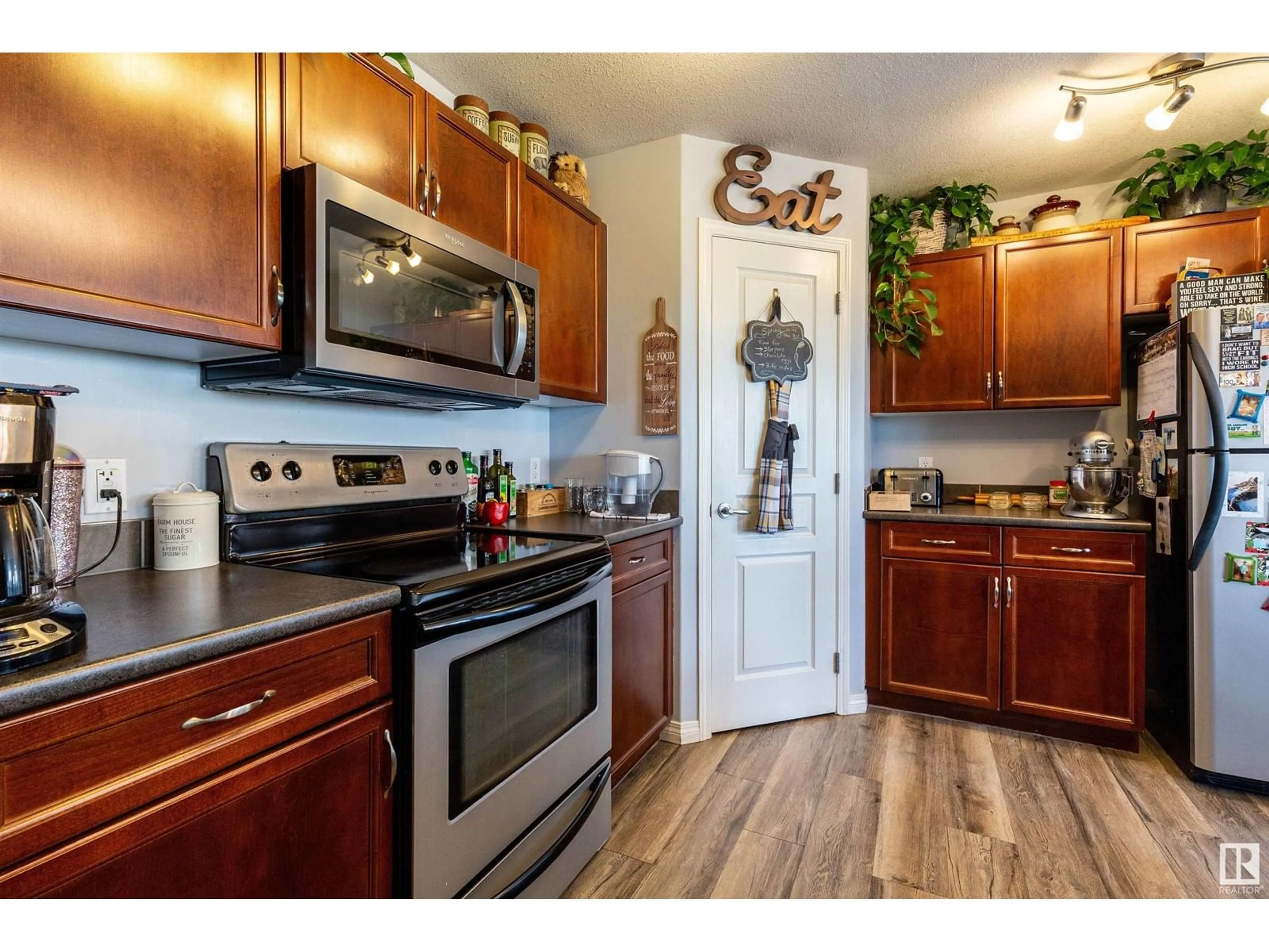Standard kitchen, wood/laminate floor for 103 GRAYWOOD ME, Stony Plain Alberta T7Z0C2