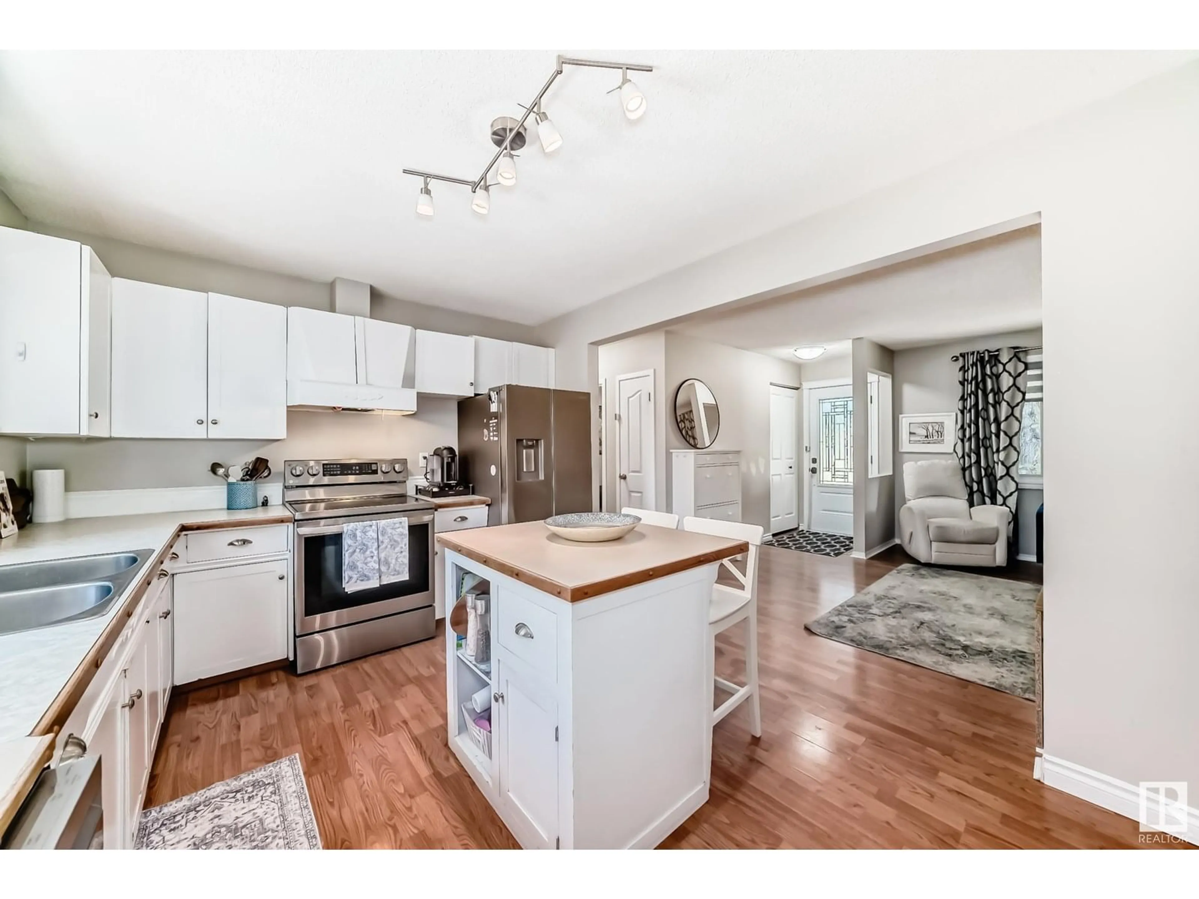 Open concept kitchen, unknown for 10 BLUEBIRD CR, Sherwood Park Alberta T8A0E7