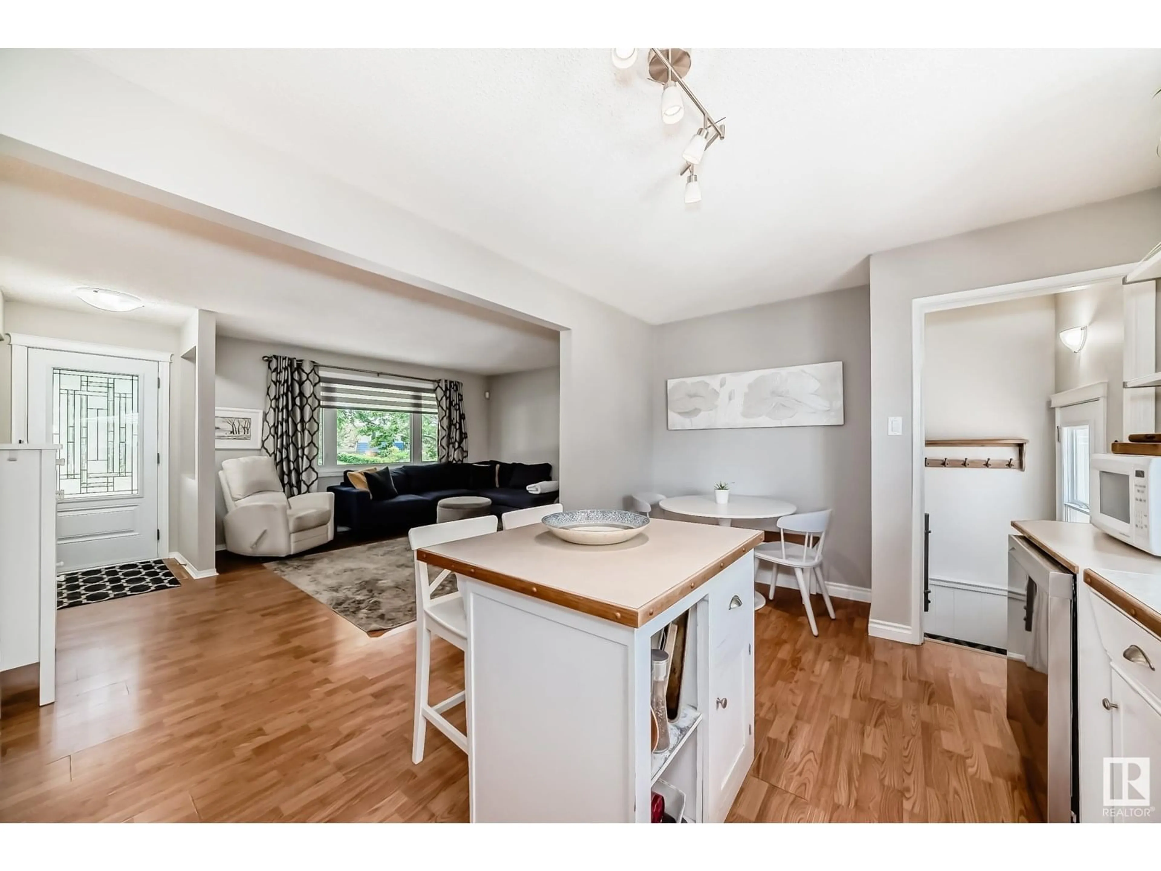 Open concept kitchen, wood/laminate floor for 10 BLUEBIRD CR, Sherwood Park Alberta T8A0E7