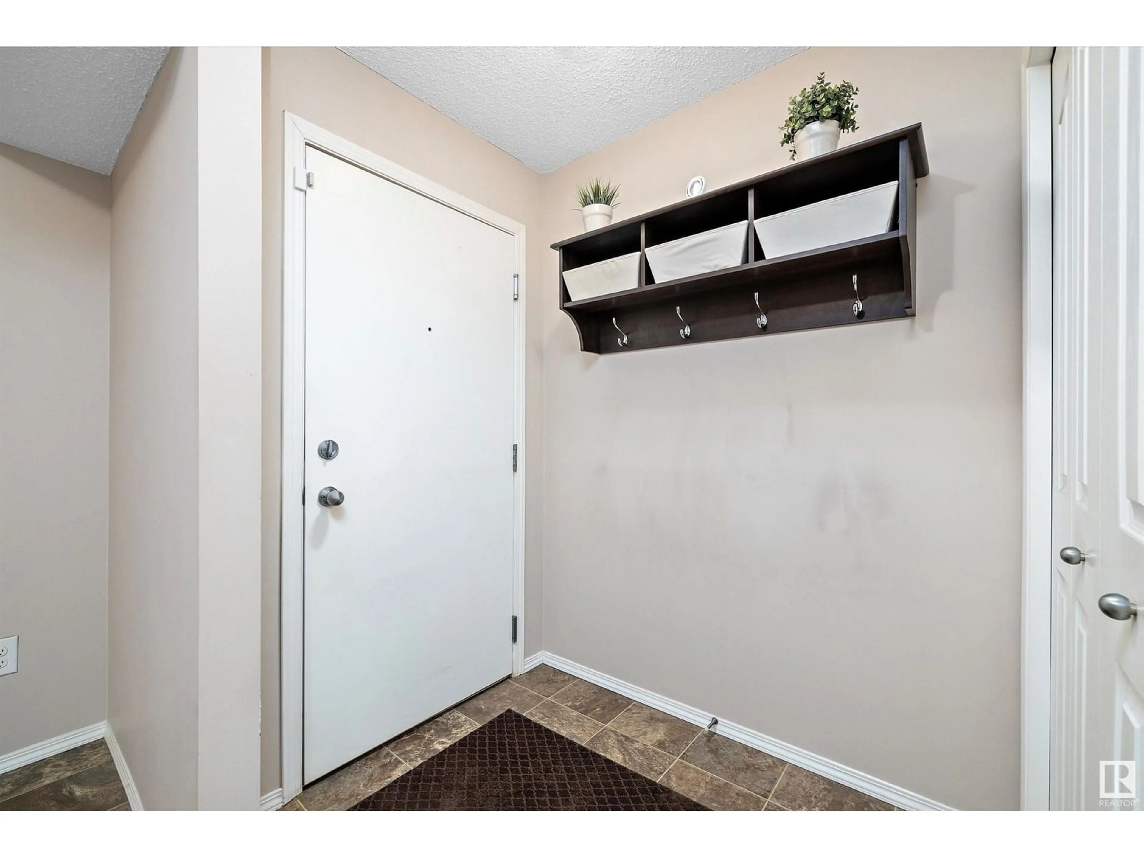 Indoor entryway for 114 - 1080 MCCONACHIE BV, Edmonton Alberta T5Y0X2