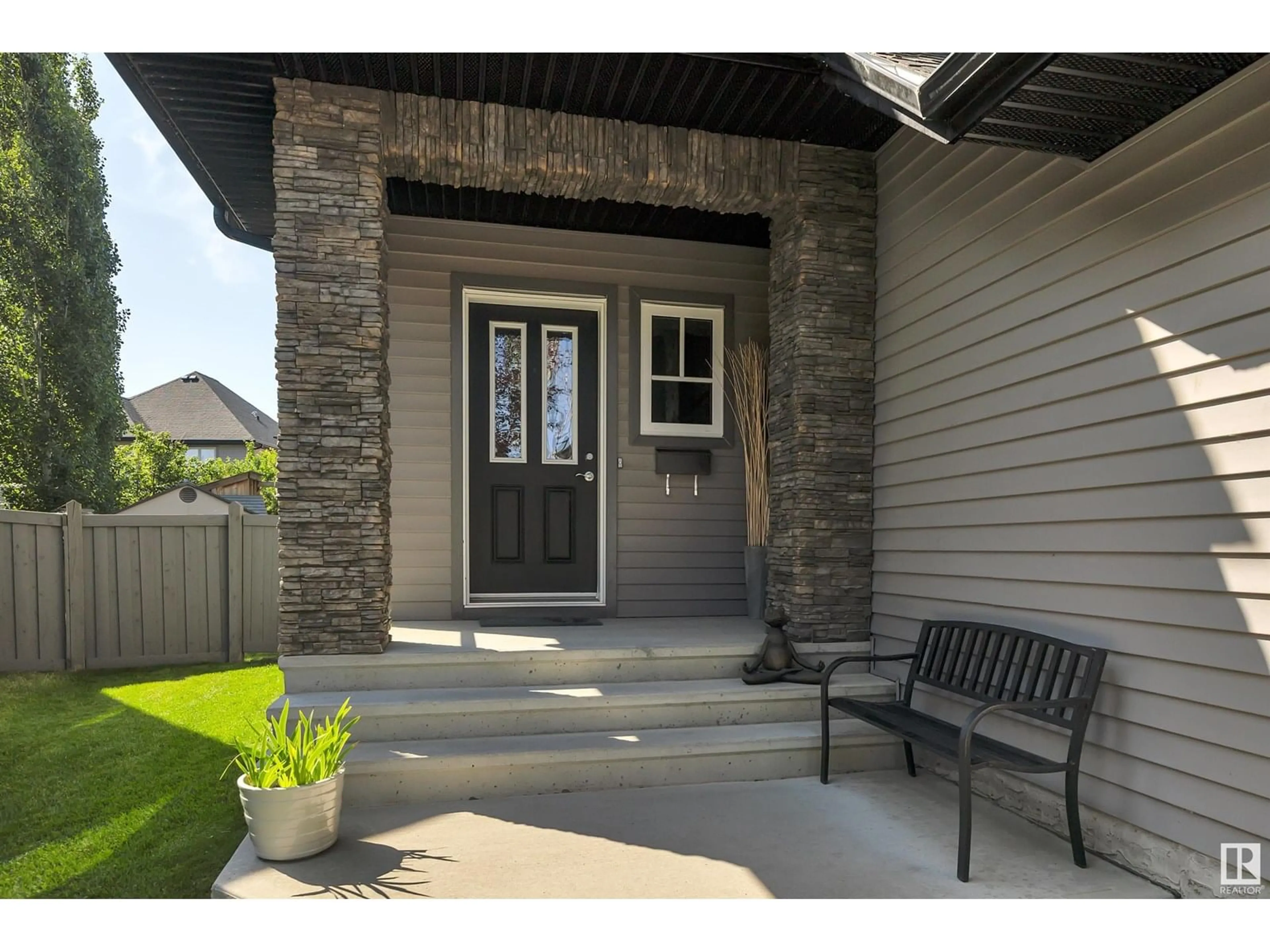 Indoor entryway for 631 ADAMS WY, Edmonton Alberta T6W0J9
