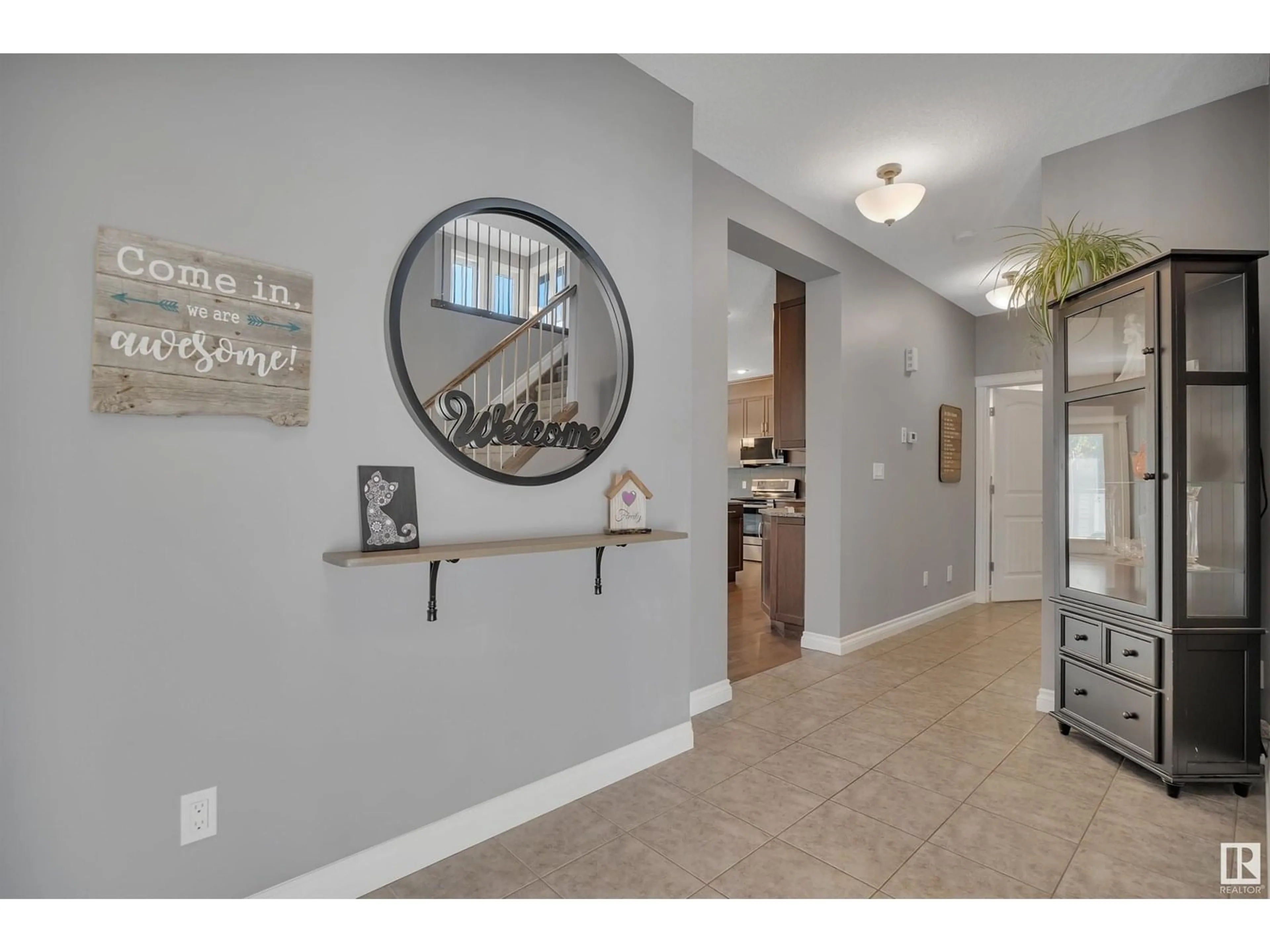 Indoor entryway for 631 ADAMS WY, Edmonton Alberta T6W0J9