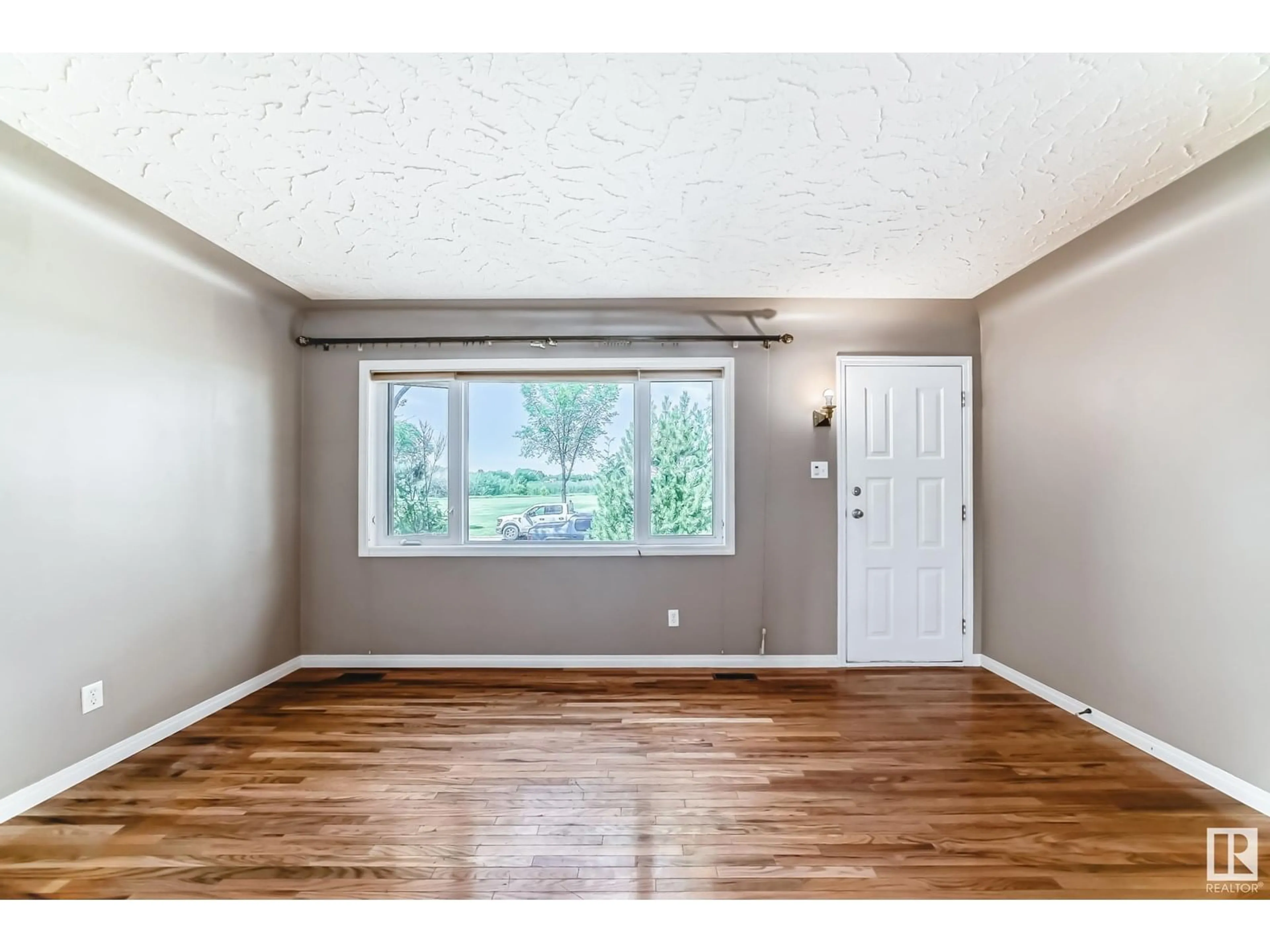 Unknown for 6615 88 ST, Edmonton Alberta T6E2Z2