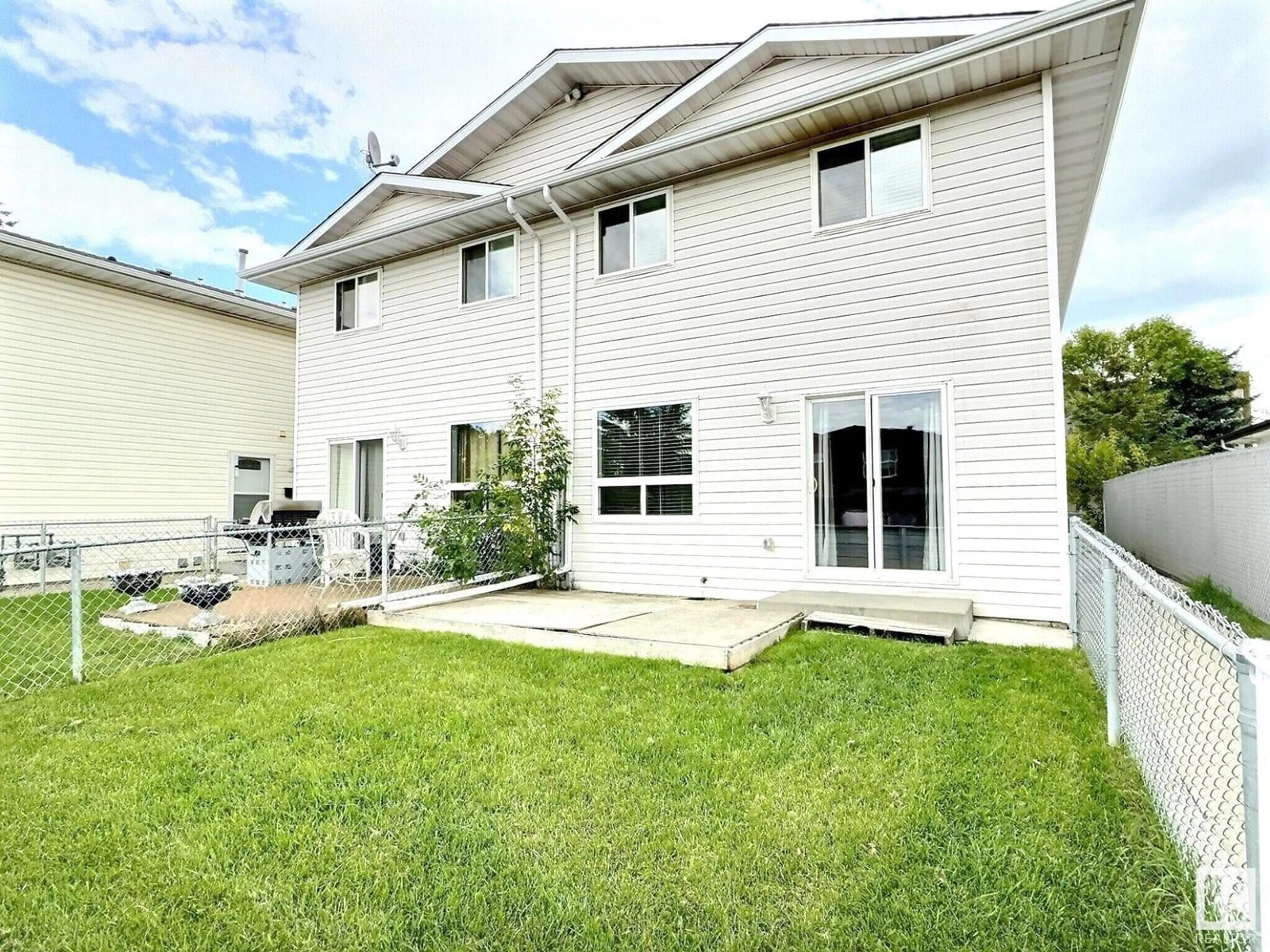 Unknown for 2206 38 ST, Edmonton Alberta T6L4C3