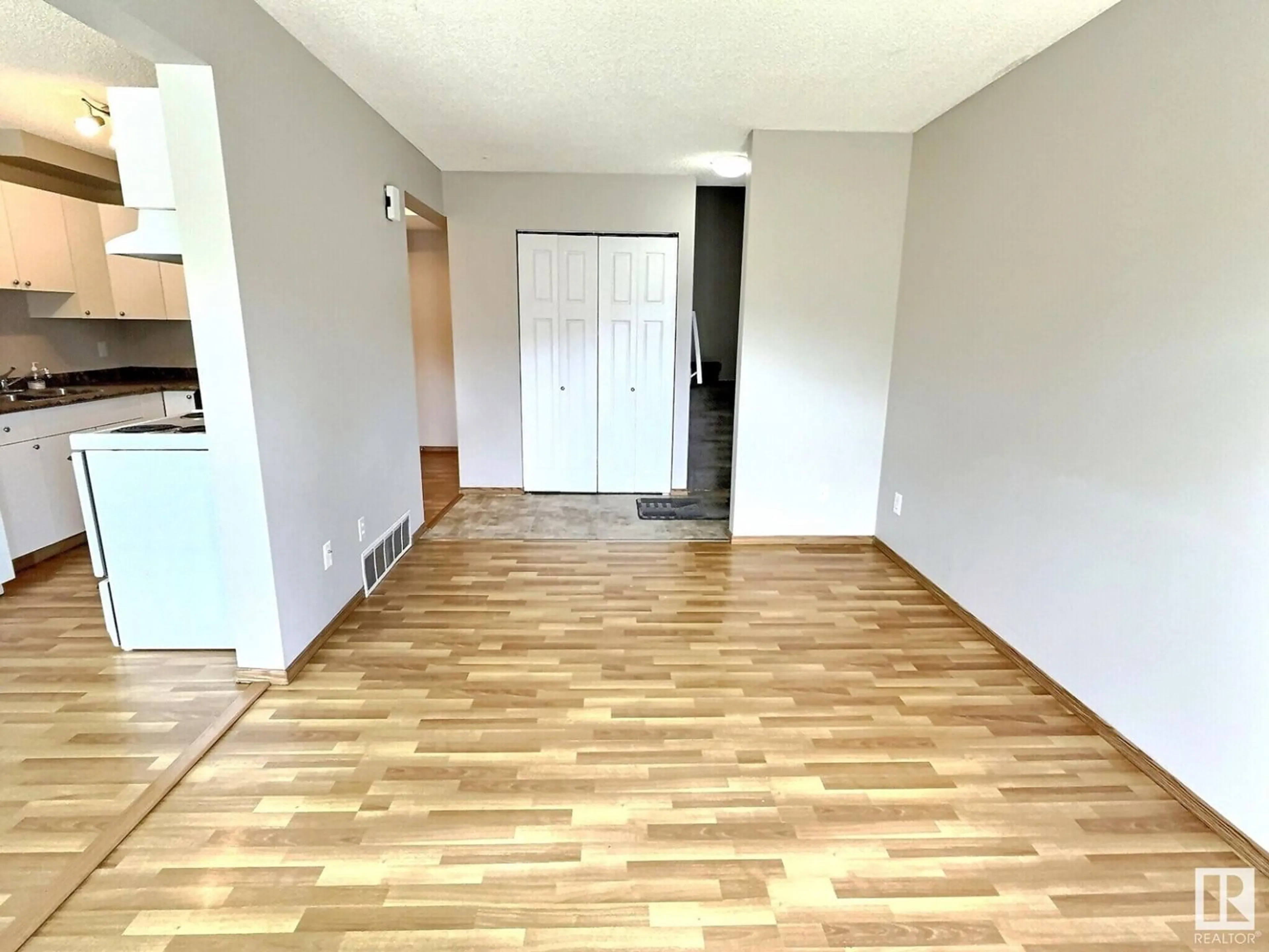 A pic of a room for 2206 38 ST, Edmonton Alberta T6L4C3