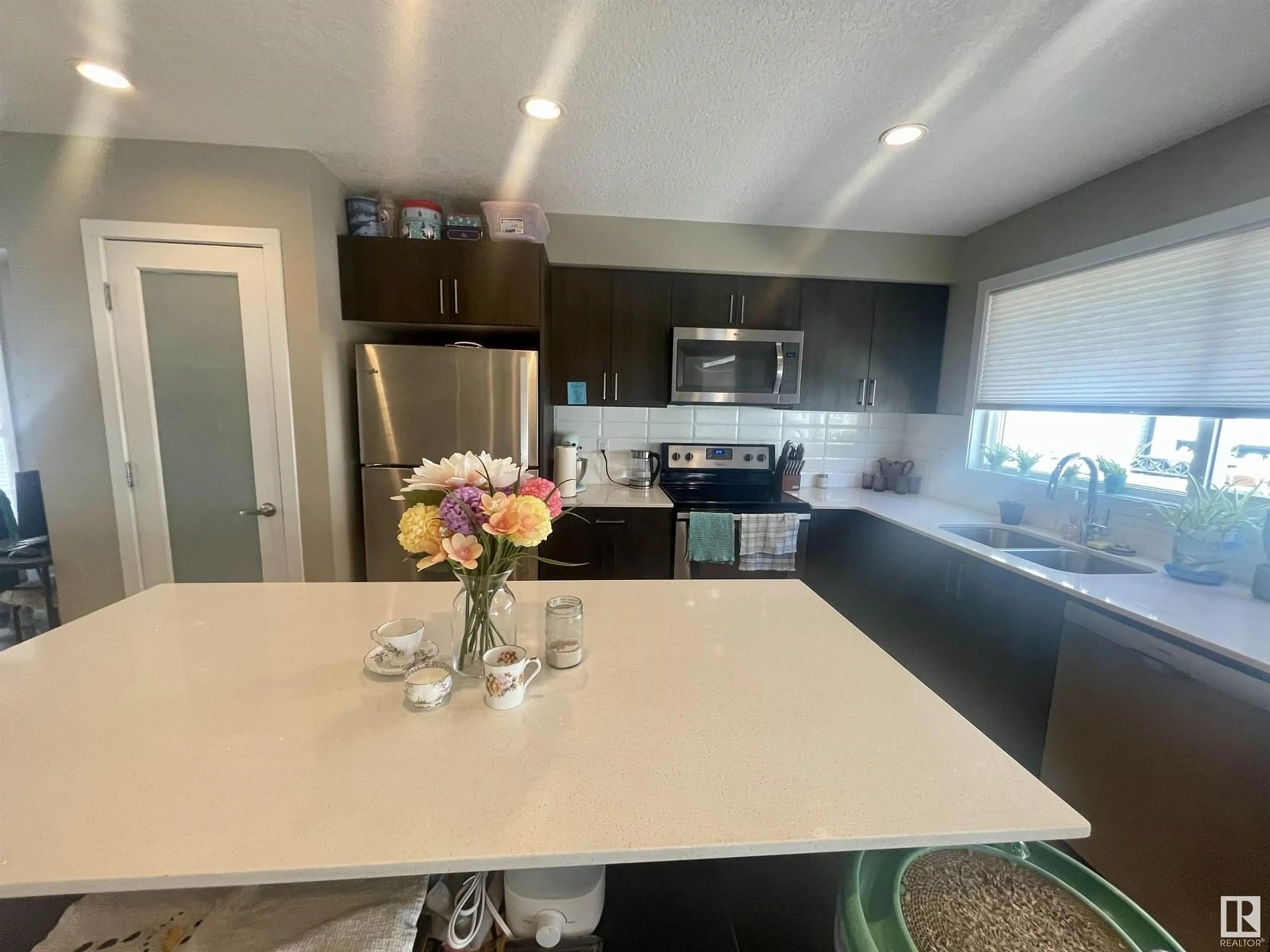 Open concept kitchen, unknown for 40 - 1075 ROSENTHAL BV, Edmonton Alberta T5T7G5
