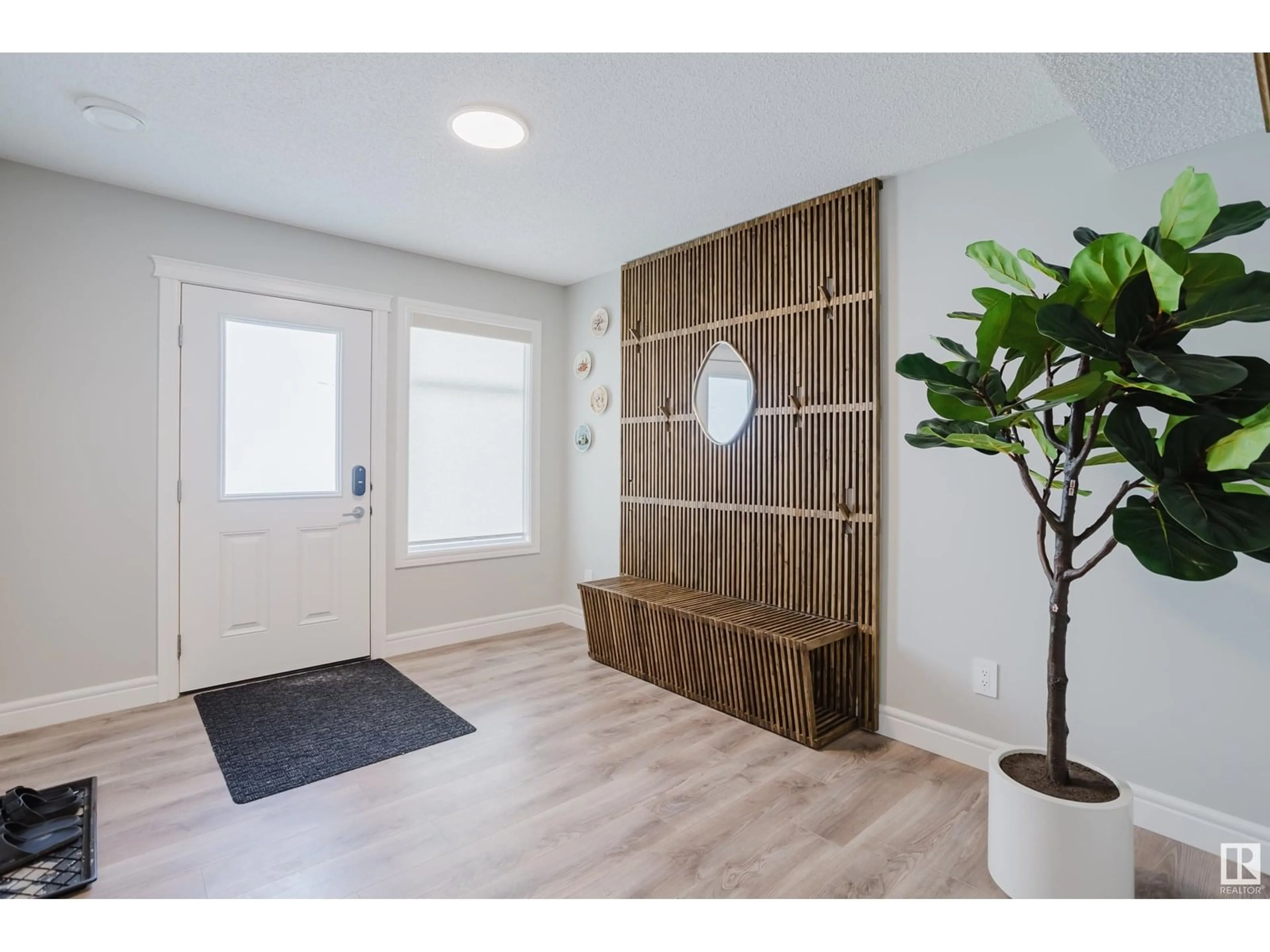 Indoor entryway for 55 - 1010 MILLBOURNE E, Edmonton Alberta T6K1M7