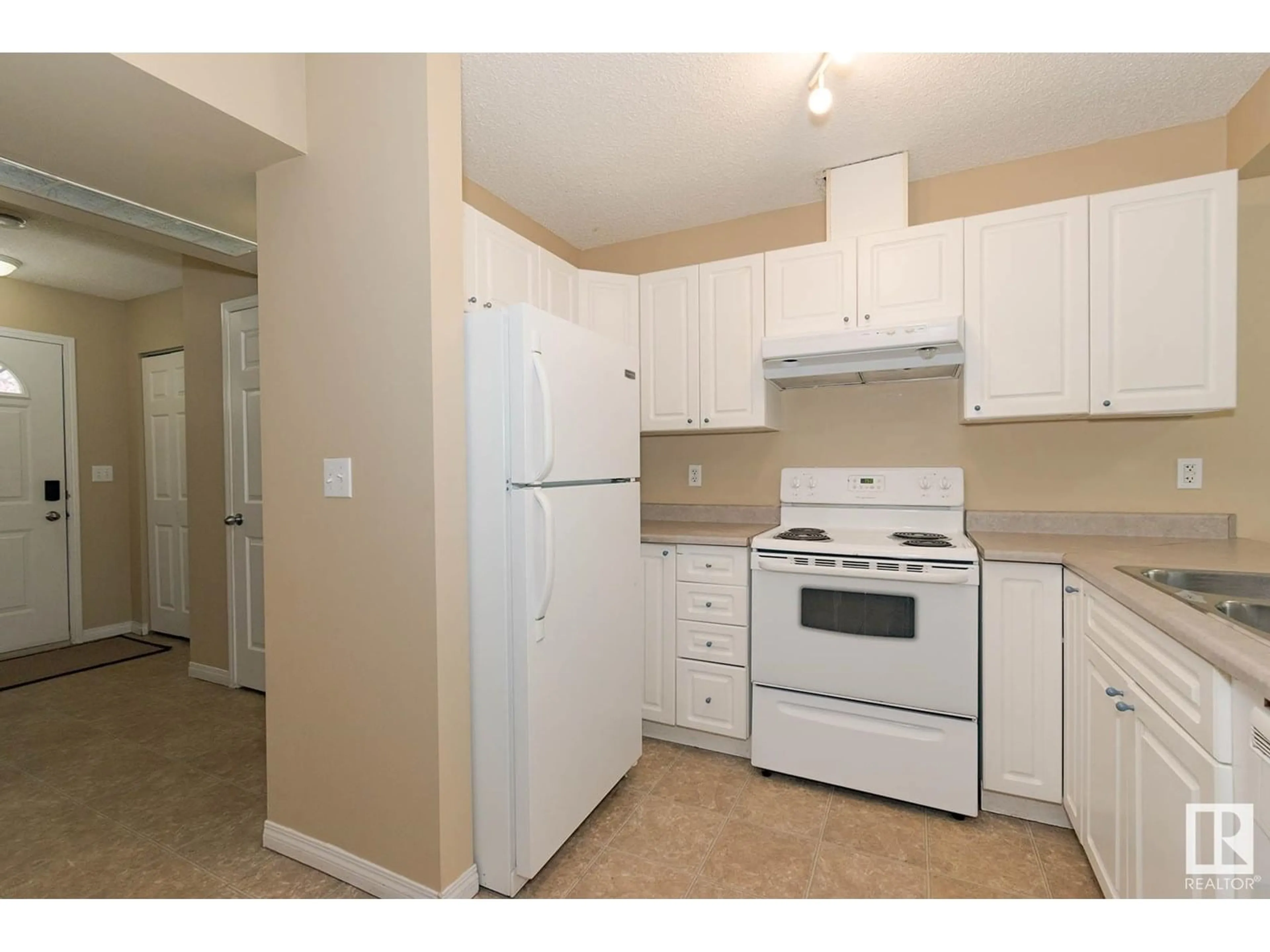 Standard kitchen, wood/laminate floor for 166 - 136 BRIDGEPORT BV, Leduc Alberta T9E0J8