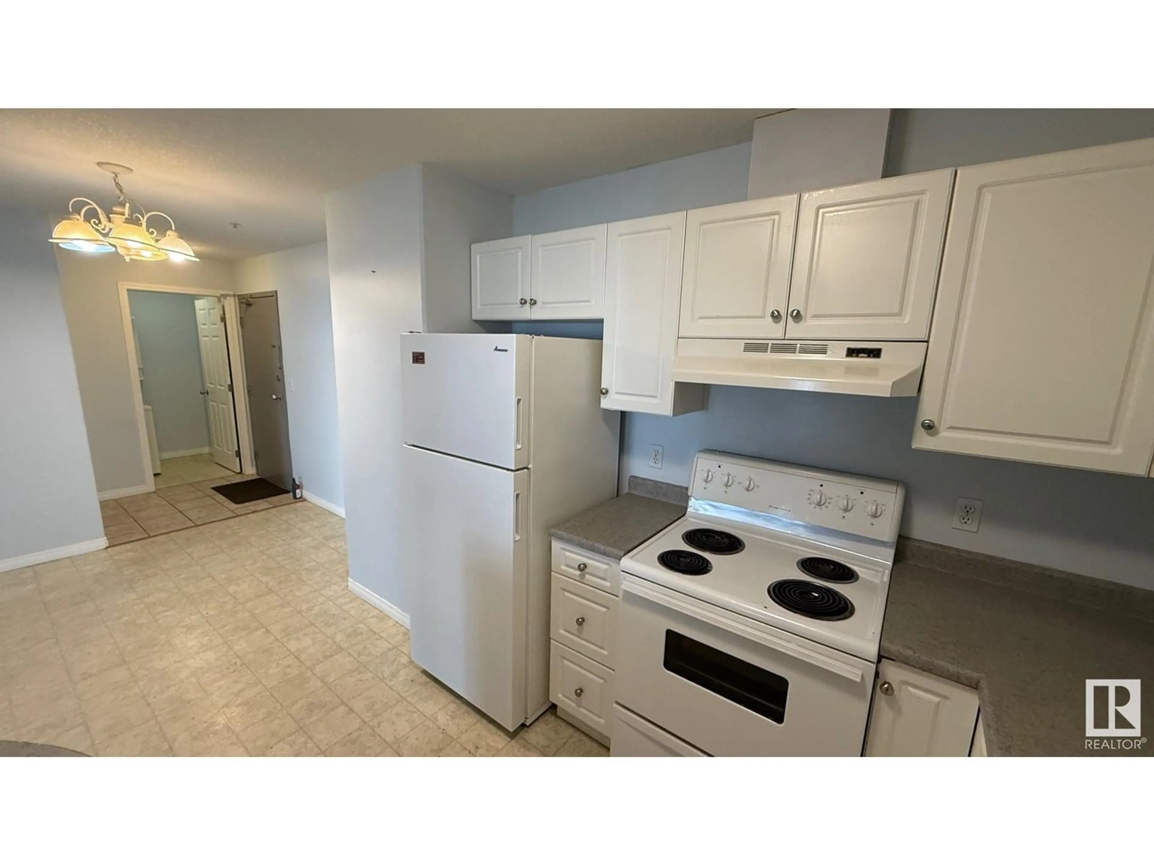 Standard kitchen, unknown for #106 - 9930 100 NW, Fort Saskatchewan Alberta T8L4P3