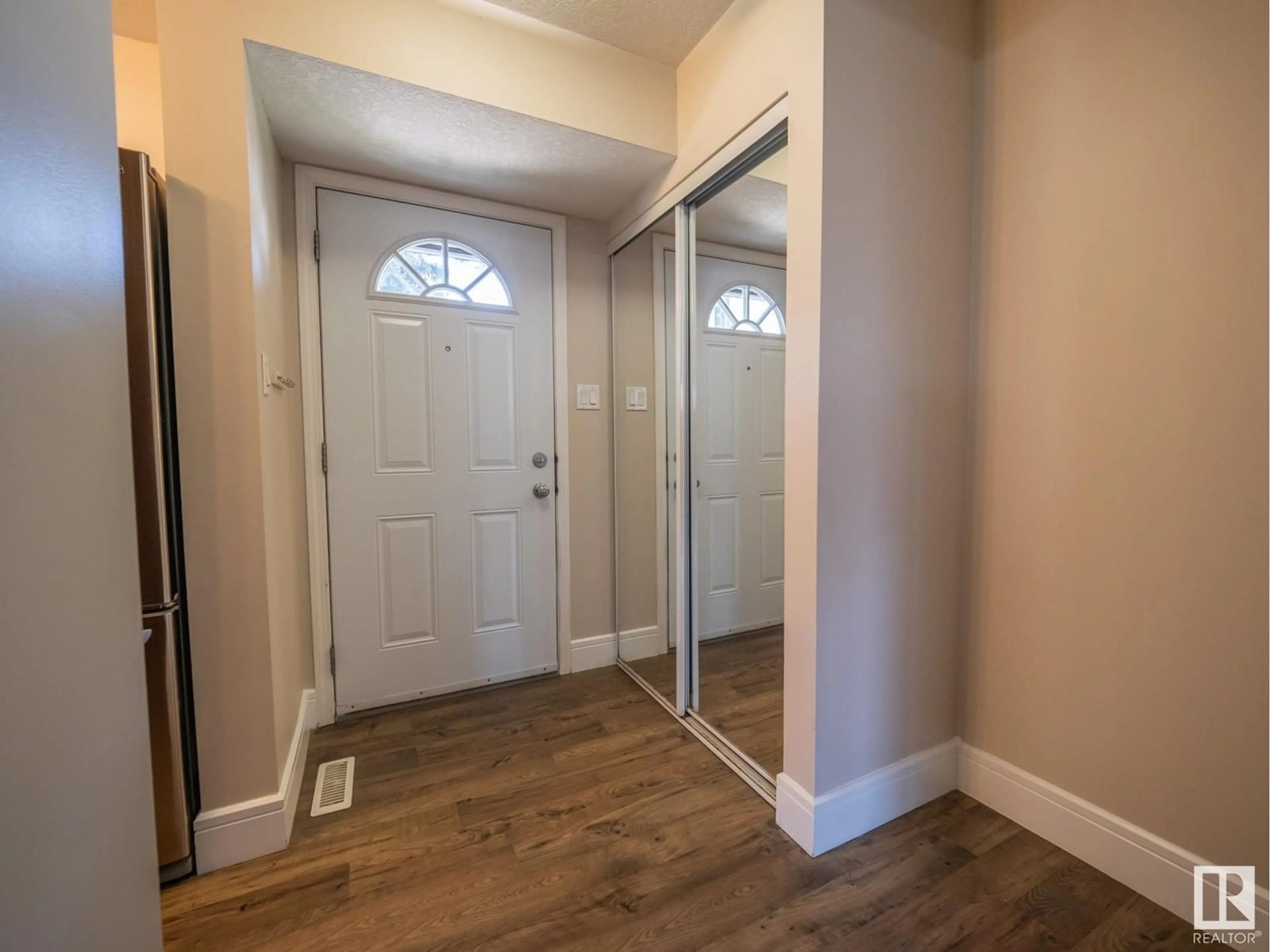 Indoor entryway for NW - 18422 62B AV, Edmonton Alberta T5T2N7