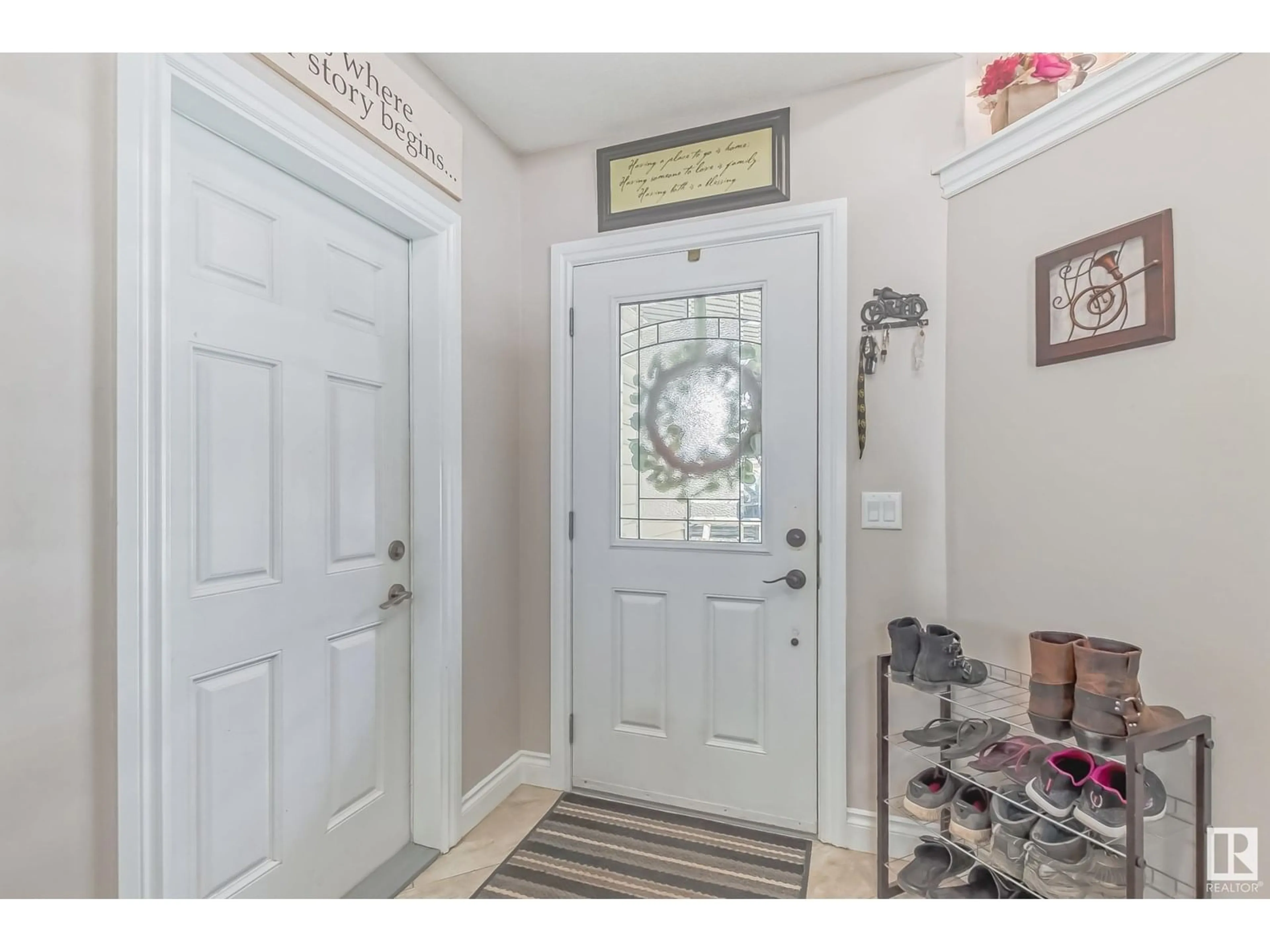 Indoor entryway for 47 SOUTHBRIDGE CR, Calmar Alberta T0C0V0
