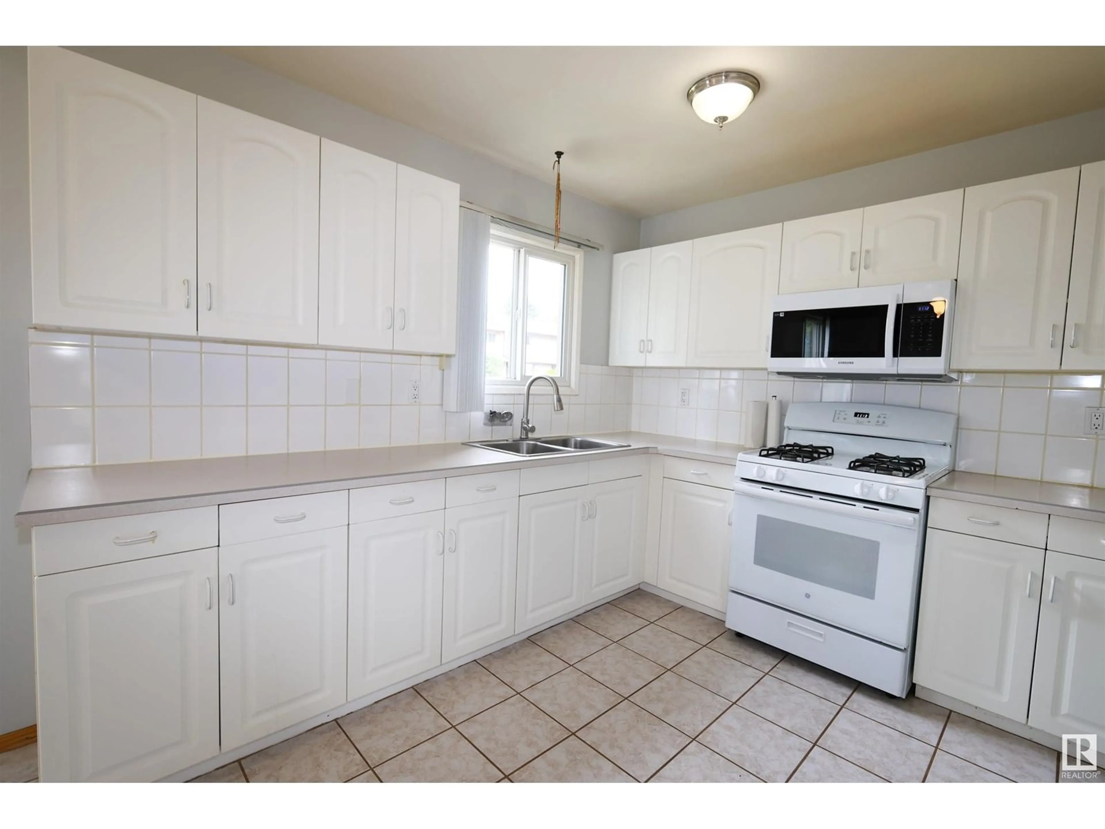 Standard kitchen, ceramic/tile floor for NW - 14009 30 ST, Edmonton Alberta T5Y1R5