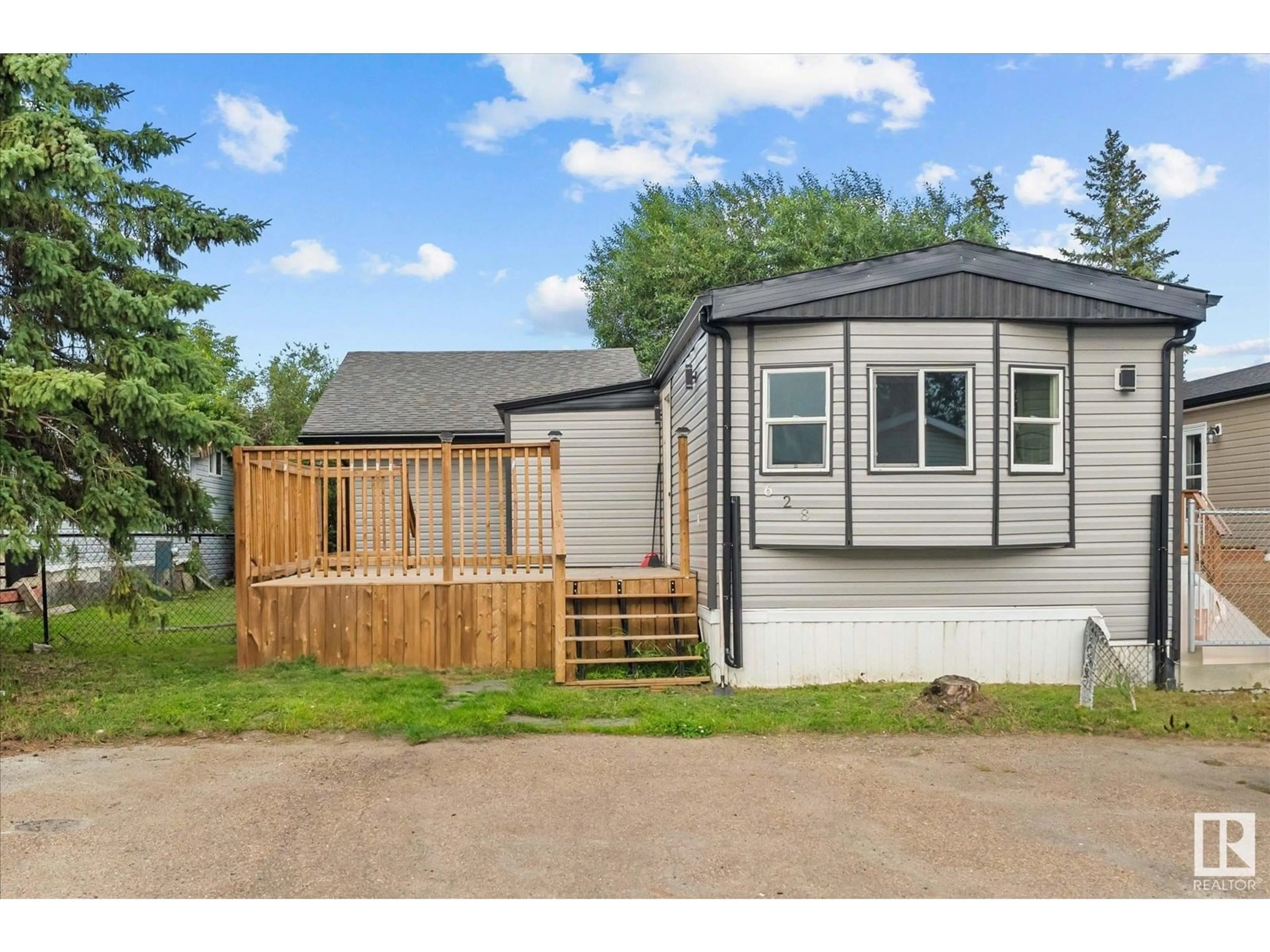Home with vinyl exterior material, street for 53222 - 628 RANGE ROAD 272, Rural Parkland County Alberta T7X3P7