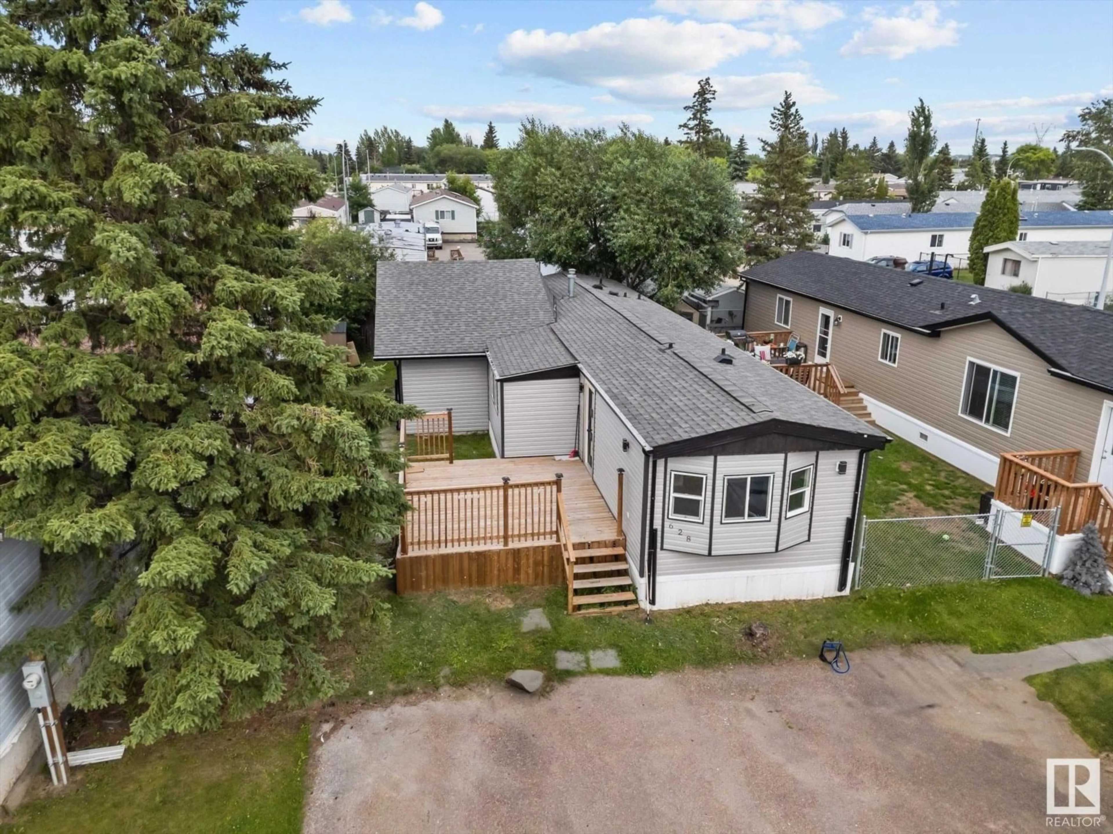 A pic from outside/outdoor area/front of a property/back of a property/a pic from drone, street for 53222 - 628 RANGE ROAD 272, Rural Parkland County Alberta T7X3P7