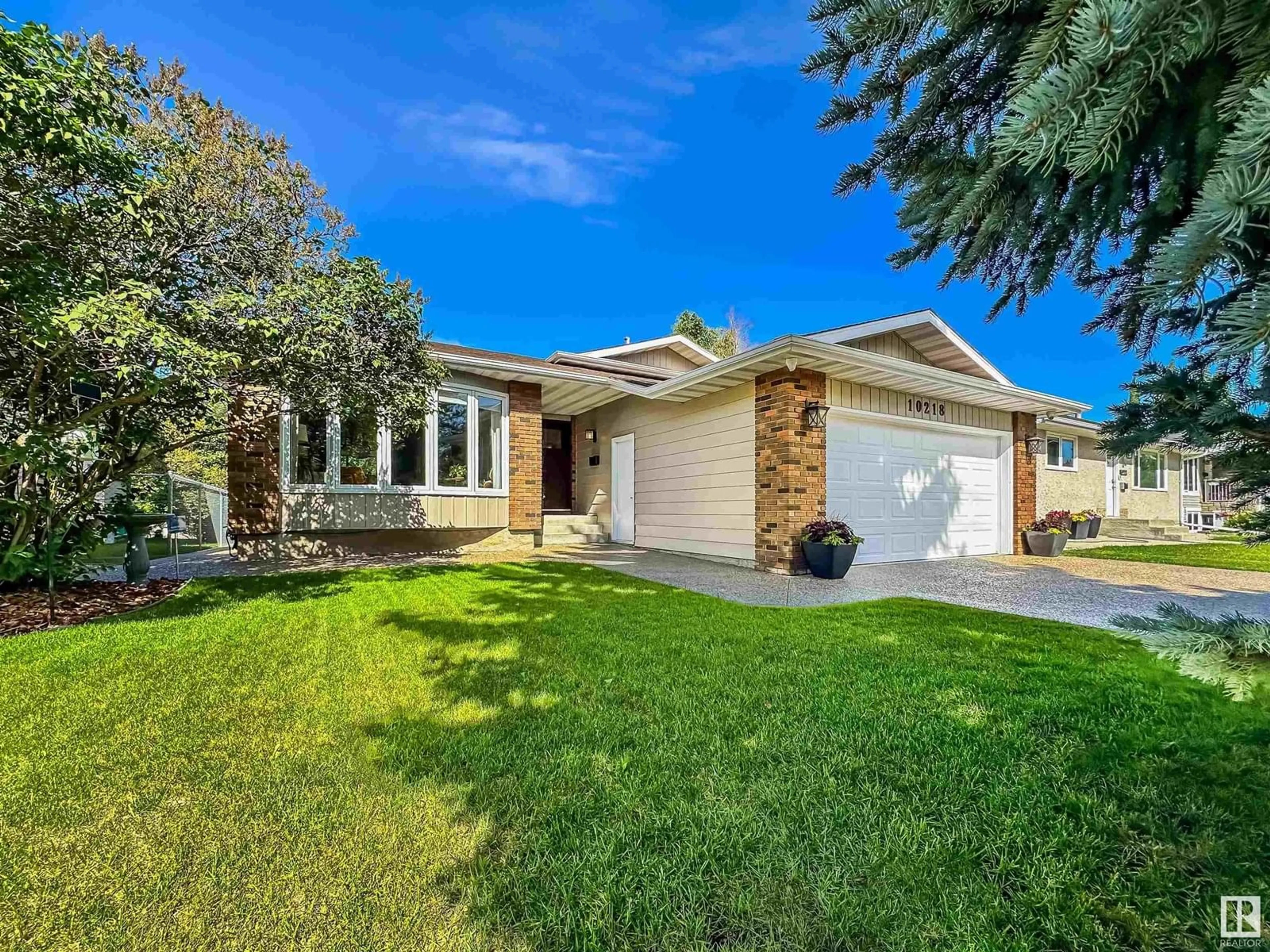 Home with vinyl exterior material, street for 10218 73 ST, Edmonton Alberta T6A2X1