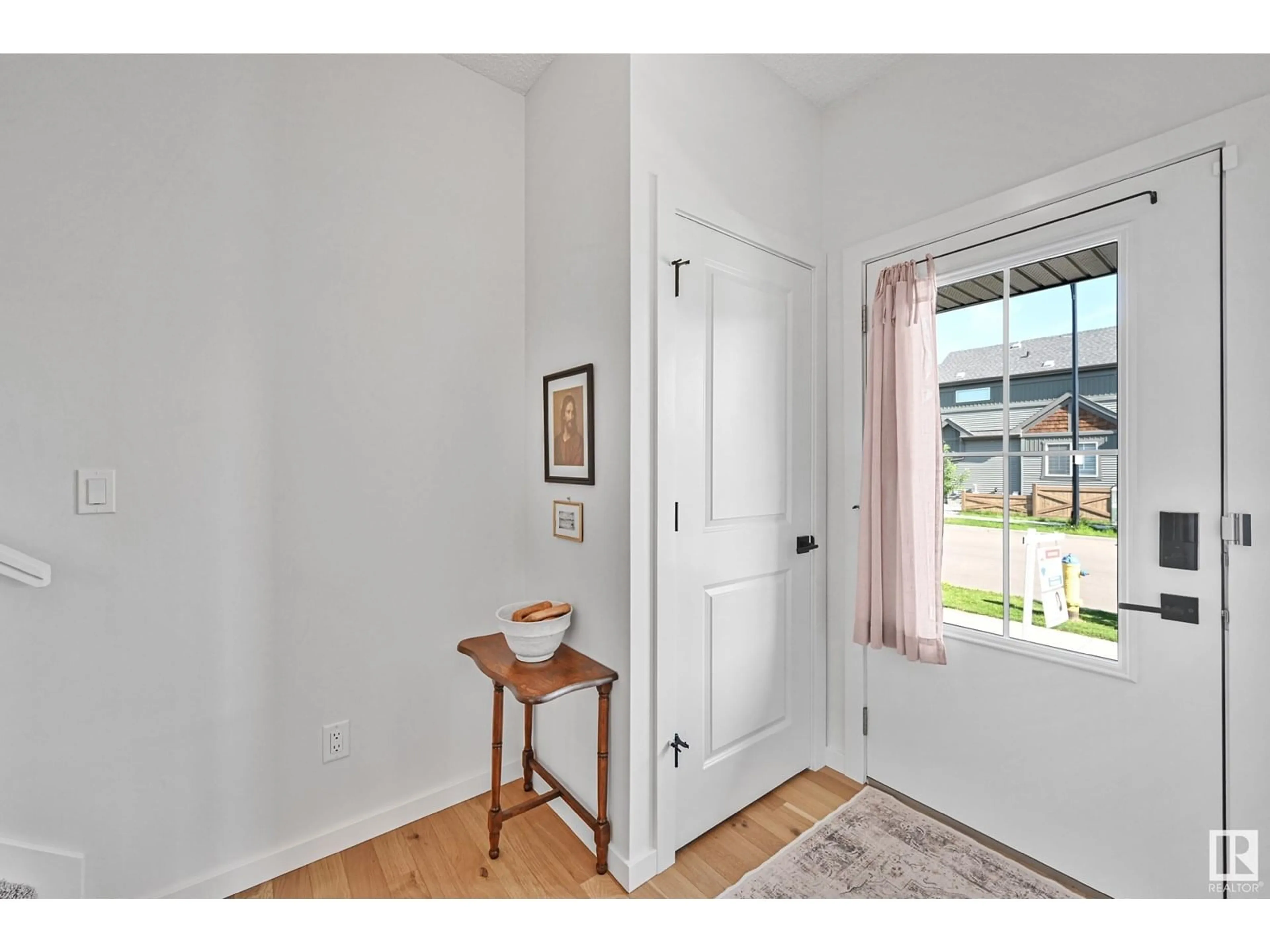 Indoor entryway for LI SW - 1708 GRAYDON HILL LINK, Edmonton Alberta T6W4C6