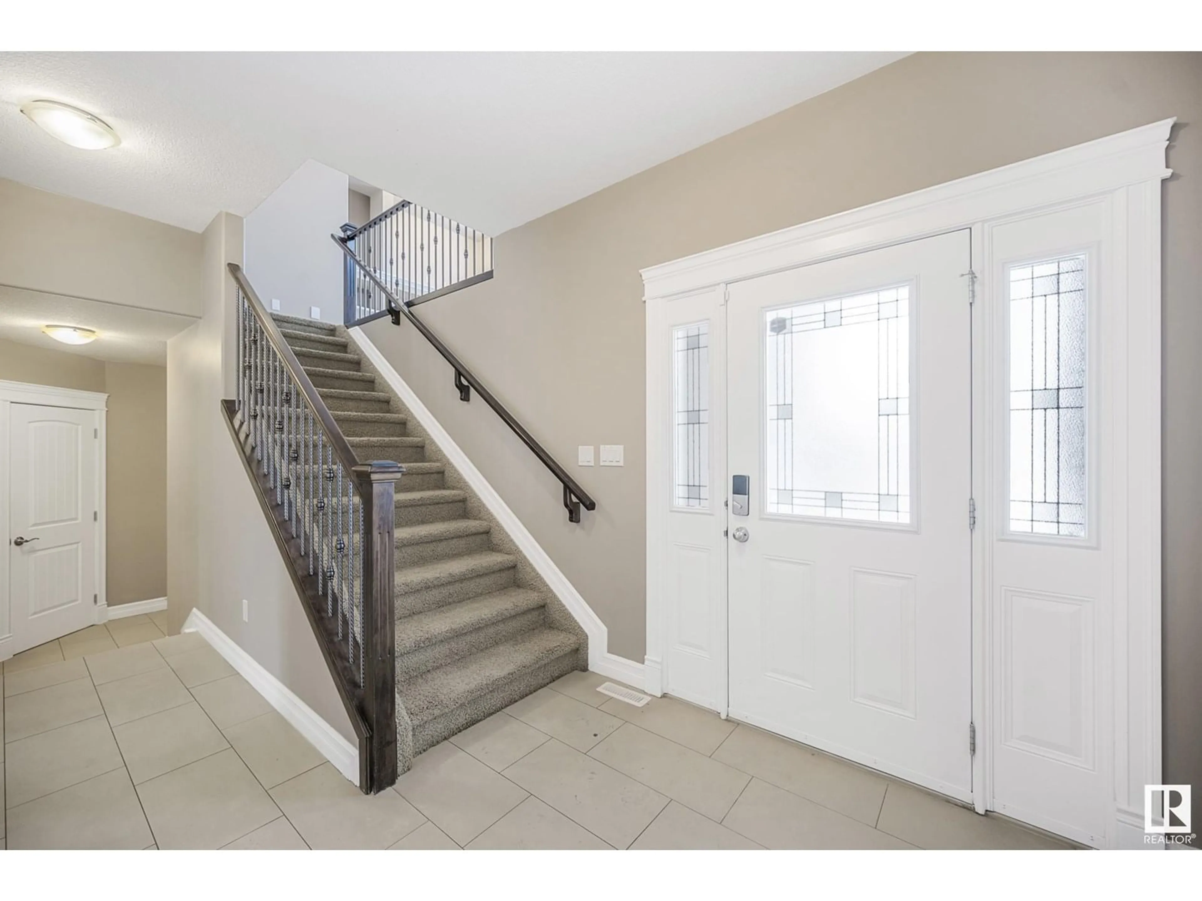 Indoor entryway for 1314 CUNNINGHAM DR, Edmonton Alberta T6W0R7