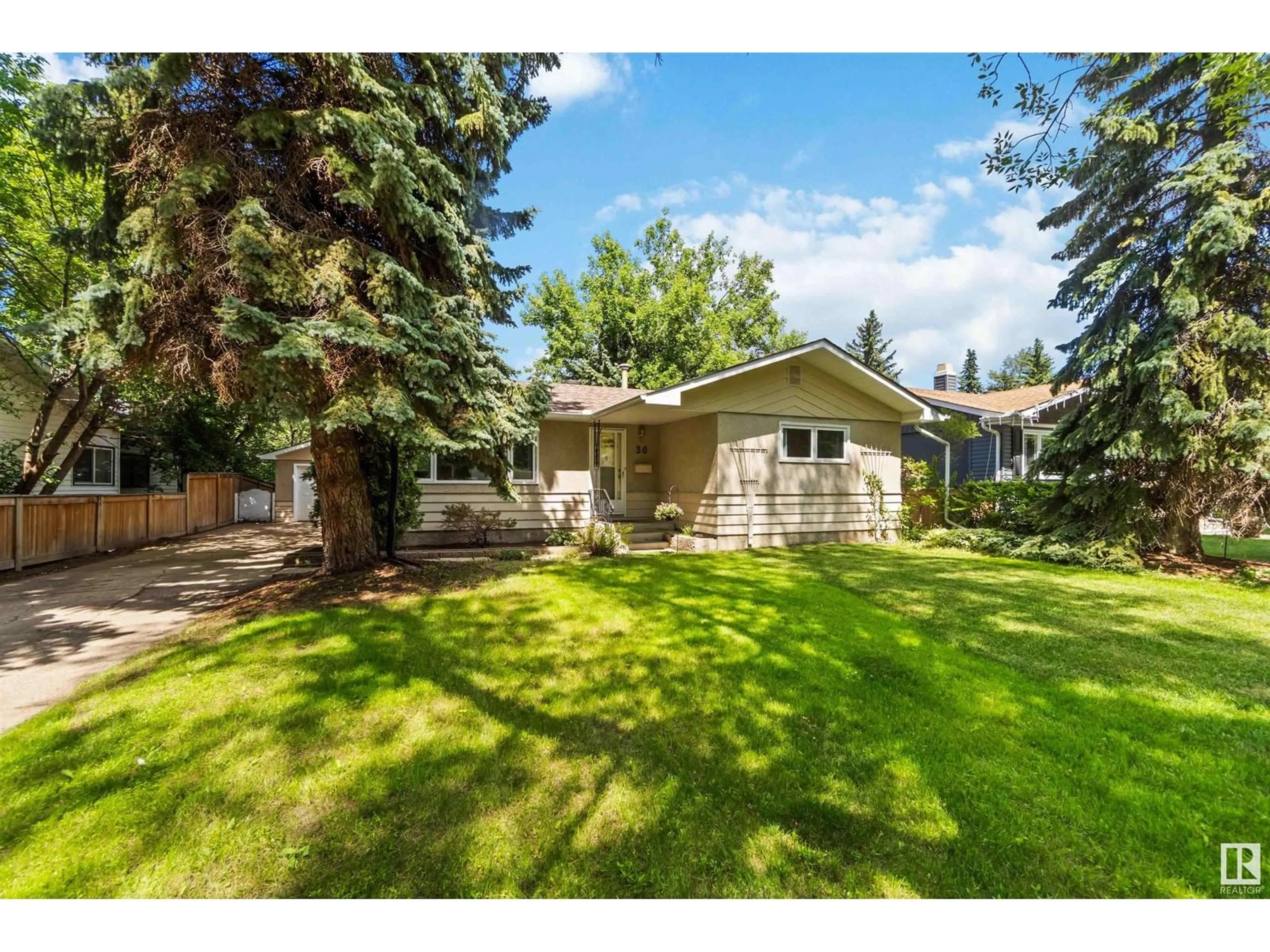 A pic from outside/outdoor area/front of a property/back of a property/a pic from drone, street for 30 HAZEL ST, Sherwood Park Alberta T8A1H6