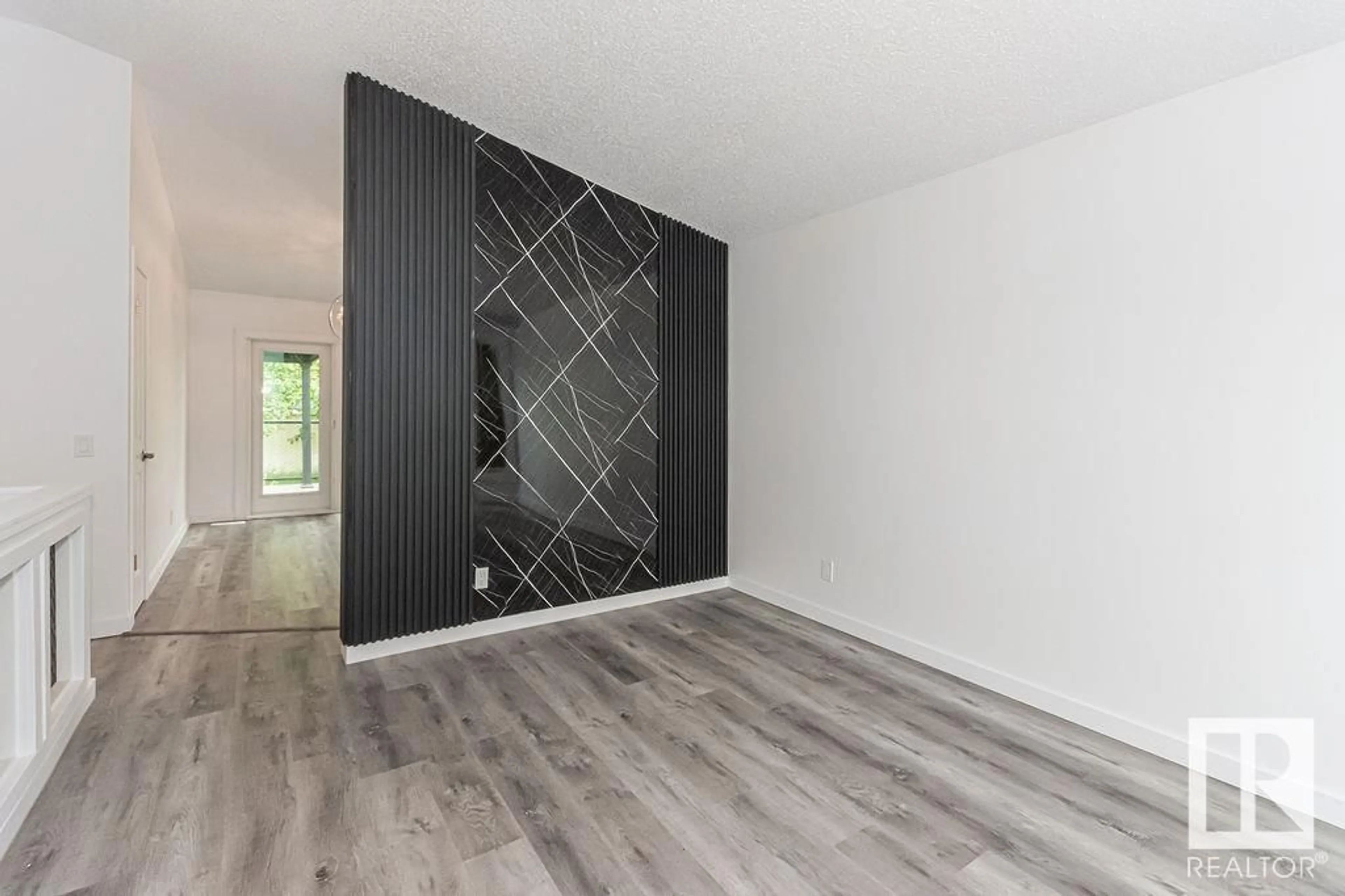 Indoor entryway for 13107 36 ST, Edmonton Alberta T5A5C7