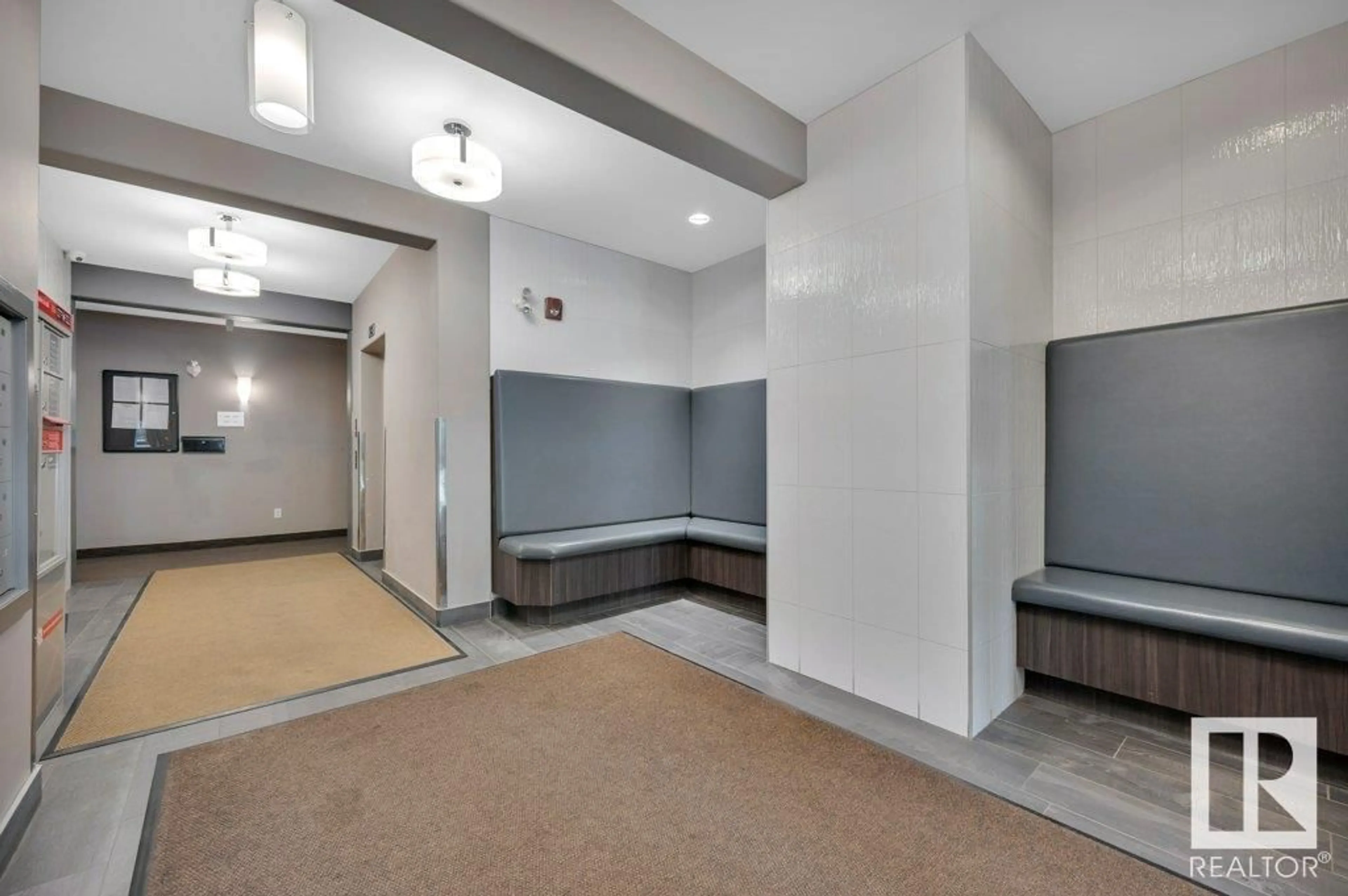Indoor foyer for 308 - 140 AMBLESIDE LI SW, Edmonton Alberta T6W0V3