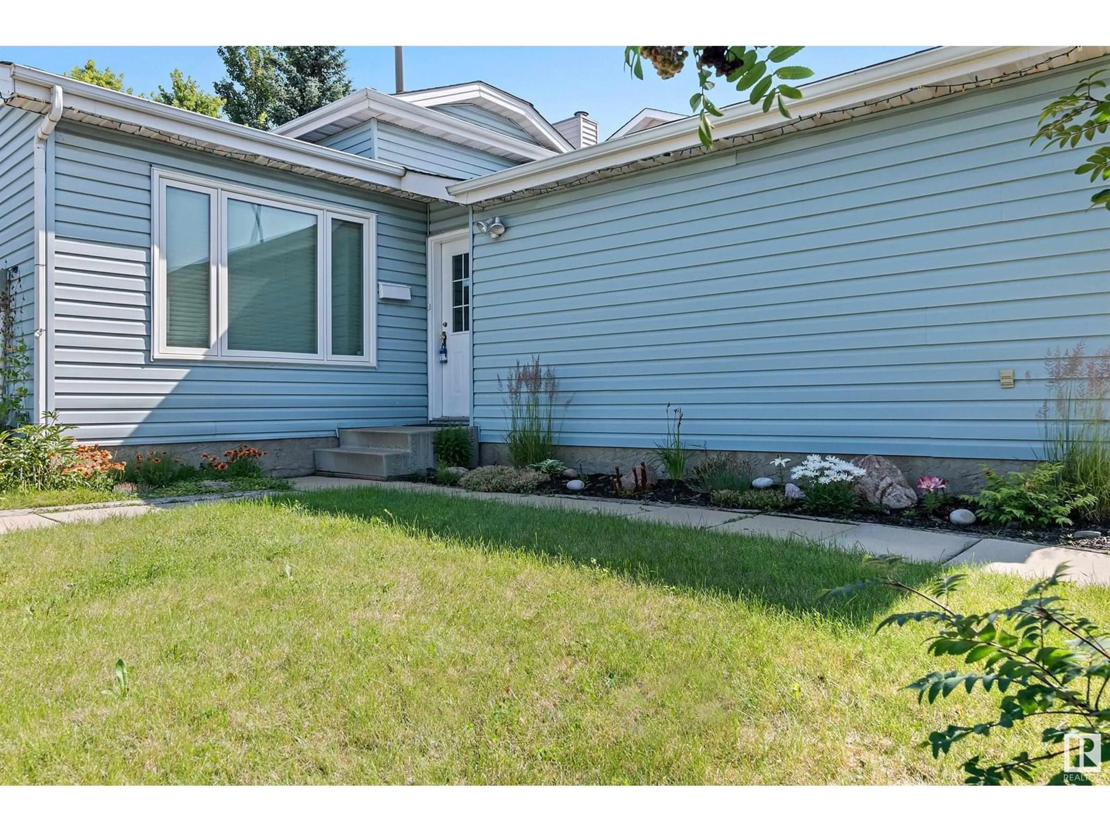 Home with vinyl exterior material, street for 3020 43 AV, Edmonton Alberta T6T1C6