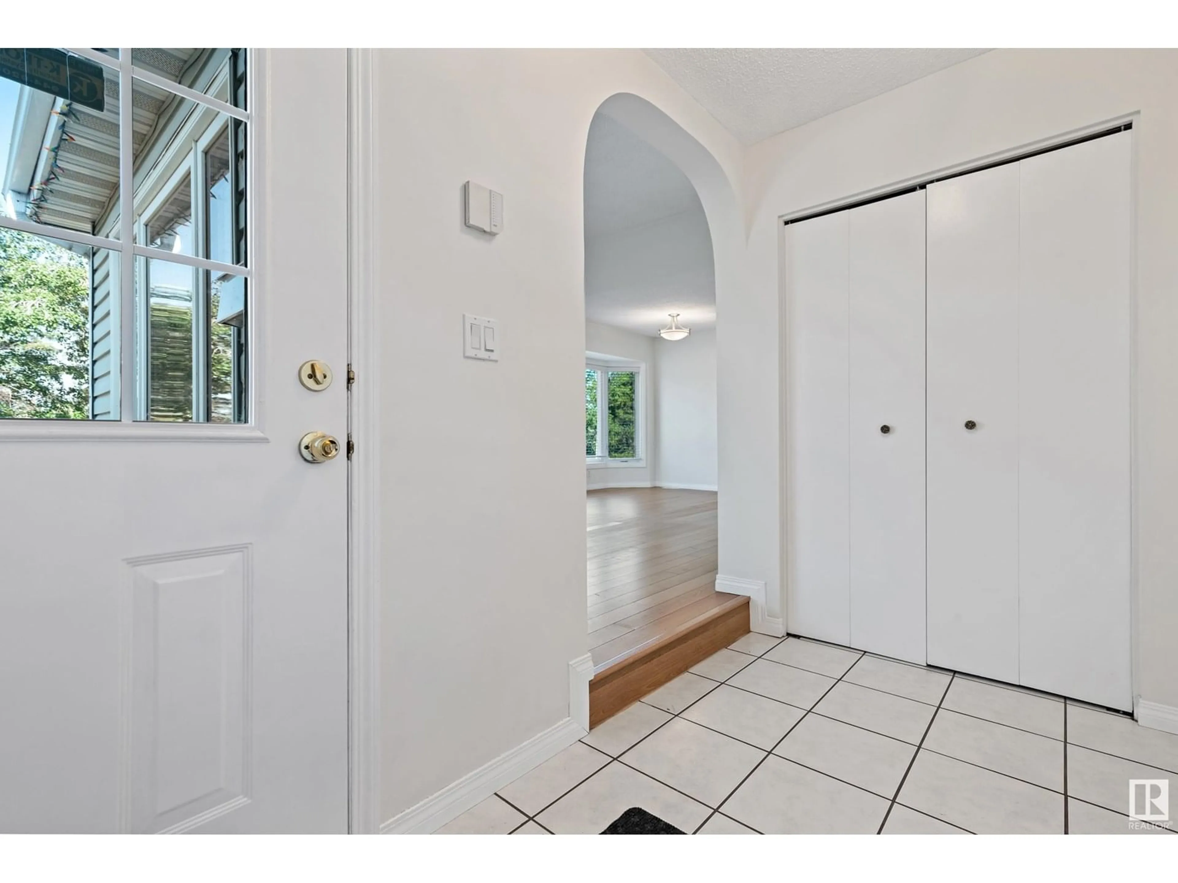 Indoor entryway for 3020 43 AV, Edmonton Alberta T6T1C6