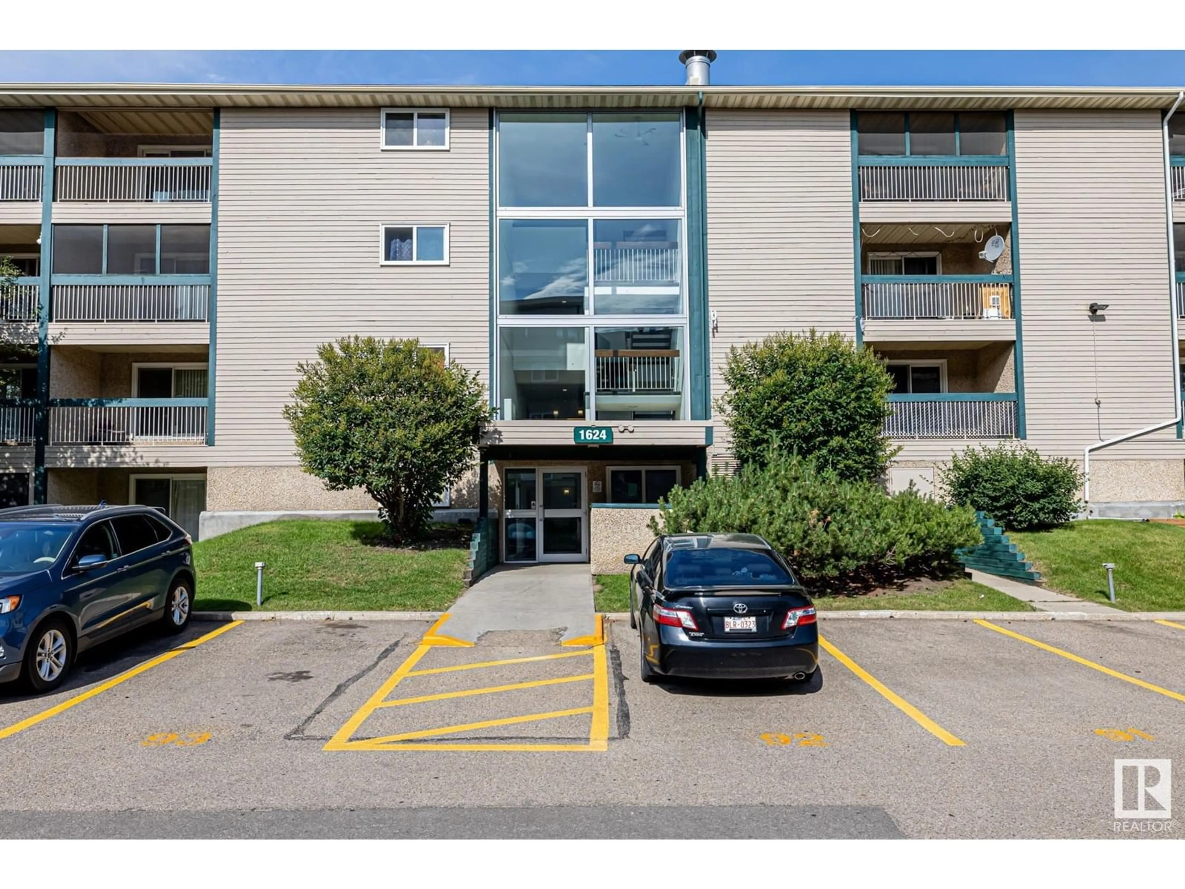 Indoor foyer for #310 - 1624 48 ST, Edmonton Alberta T6L5P1