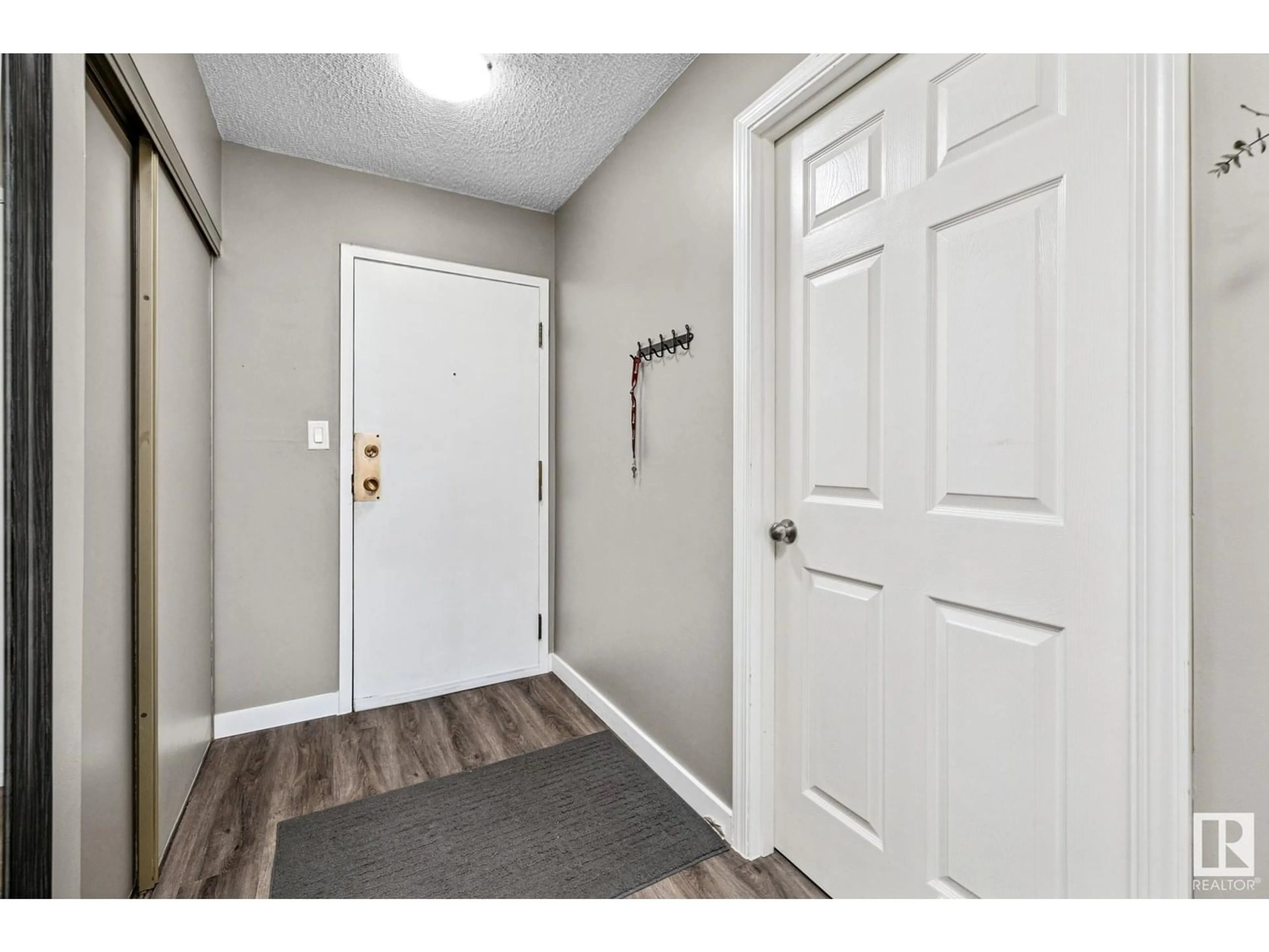 Indoor entryway for #310 - 1624 48 ST, Edmonton Alberta T6L5P1